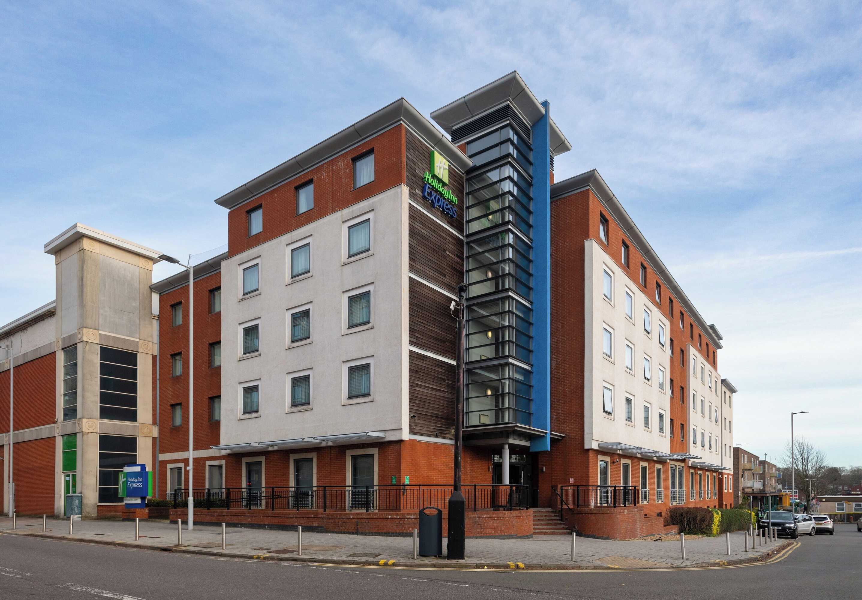 Gift card for Holiday Inn Express Stevenage by Ihg Gift card for Holiday Inn Express Stevenage by Ihg