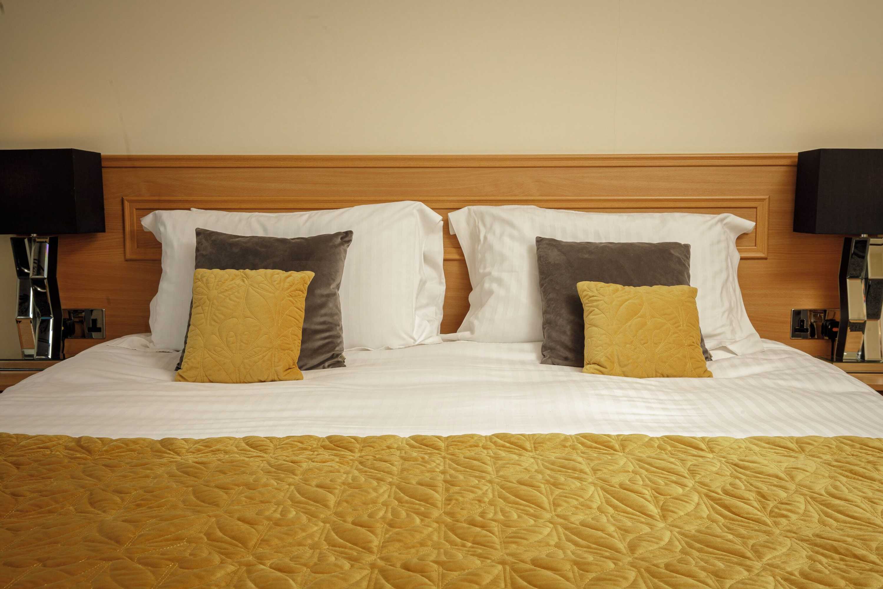 Gift card for Queens Mansions: Lakeland Suite