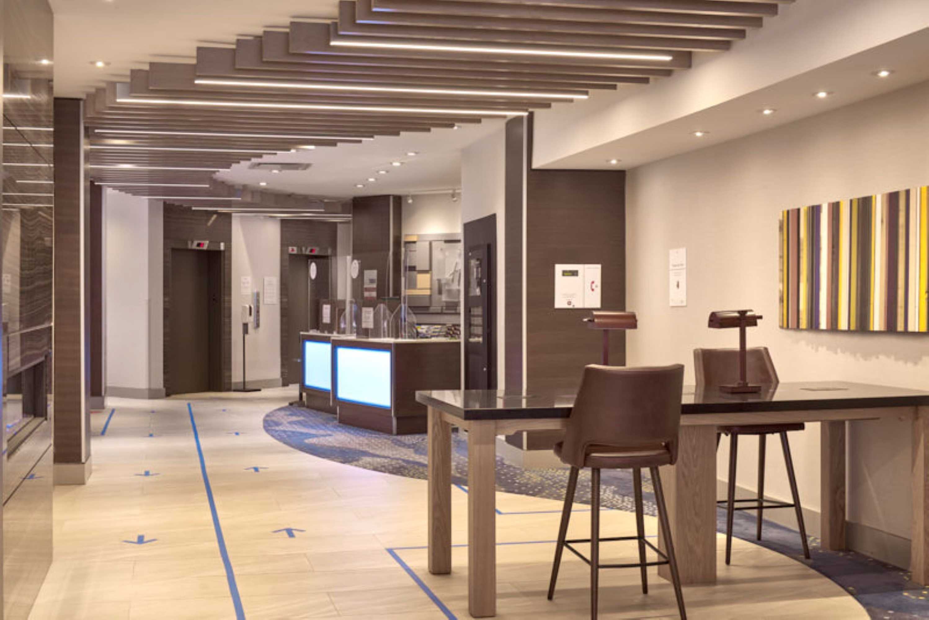 Gift card for Holiday Inn Express Vancouver-Metrotown (burnaby) by Ihg Gift card for Holiday Inn Express Vancouver-Metrotown (burnaby) by Ihg