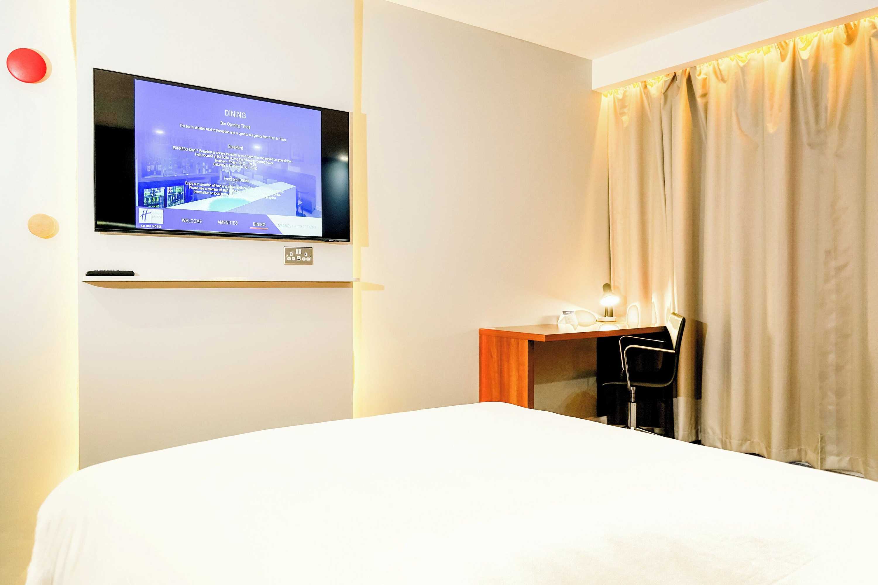 Gift card for Holiday Inn Express Harlow by Ihg Gift card for Holiday Inn Express Harlow by Ihg