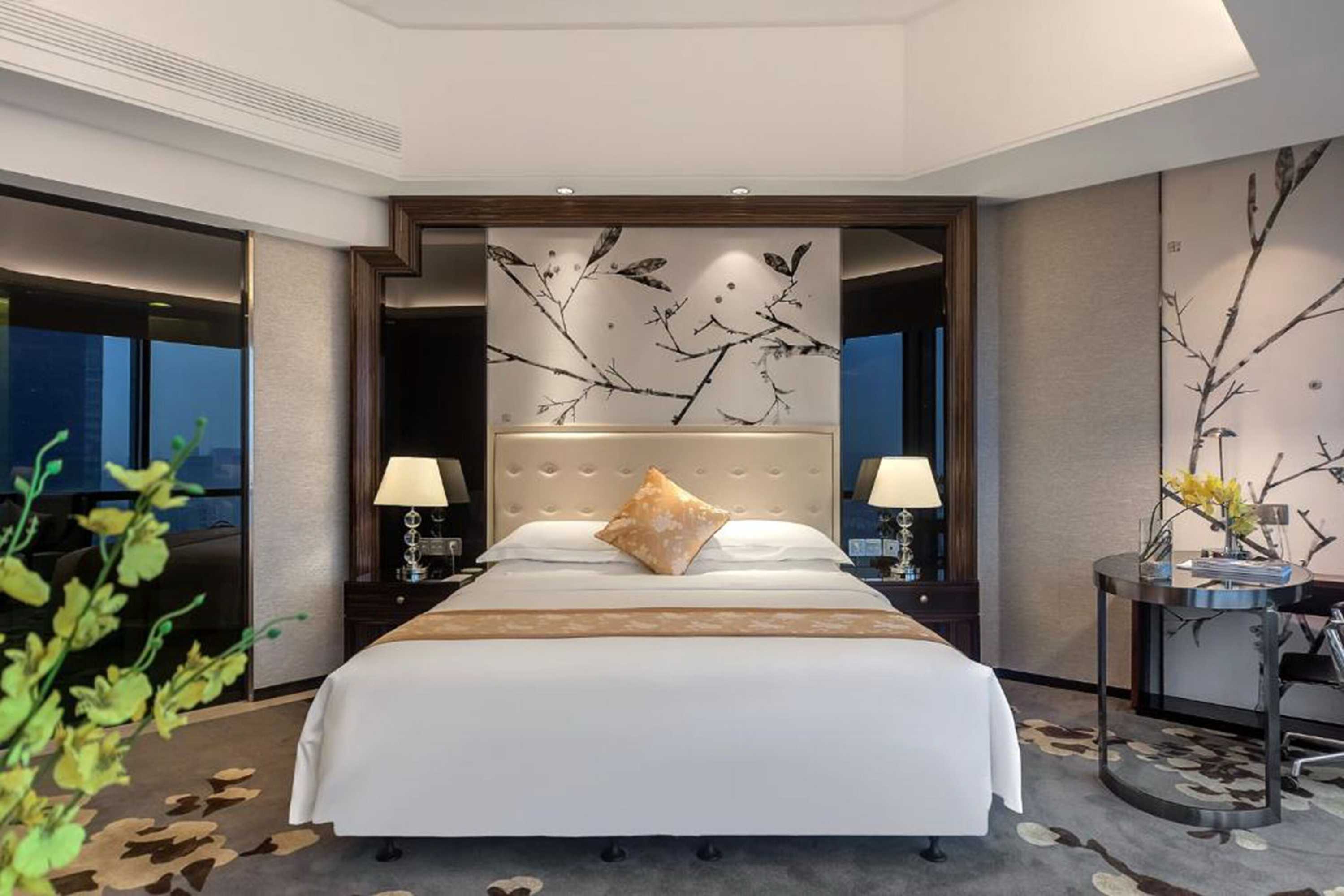 Gift card for Huaqiang Plaza Hotel Shenzhen, Enjoy Complimentary Mini Bar & Night Snack, Add Breakfast - Enjoy Complimentary Afternoon Tea Gift card for Huaqiang Plaza Hotel Shenzhen, Enjoy Complimentary Mini Bar & Night Snack, Add Breakfast - Enjoy Complimentary Afternoon Tea