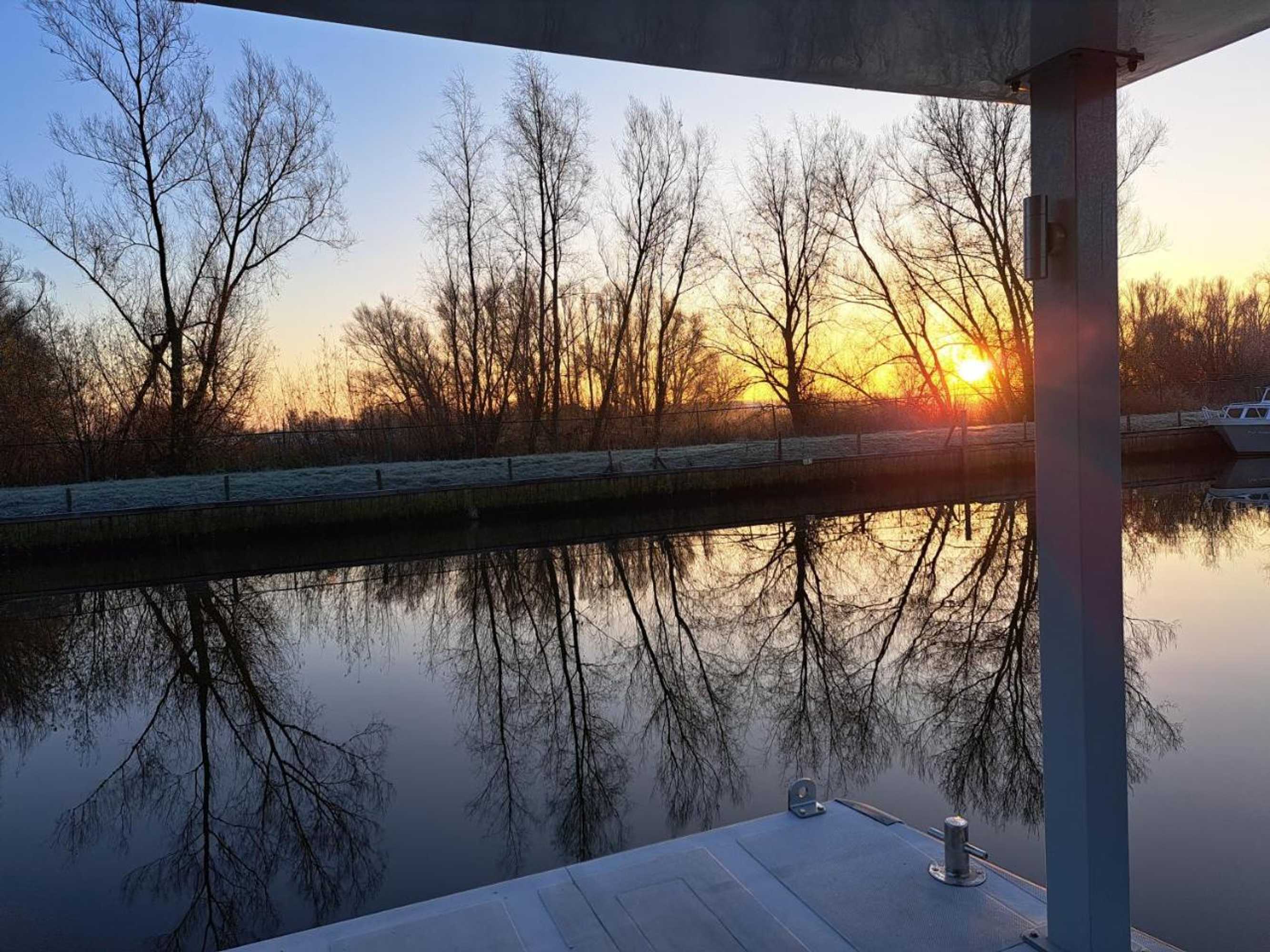 Gift card for Aquahome - NP de Biesbosch - Bijzonder Overnachten op Een Houseboat!