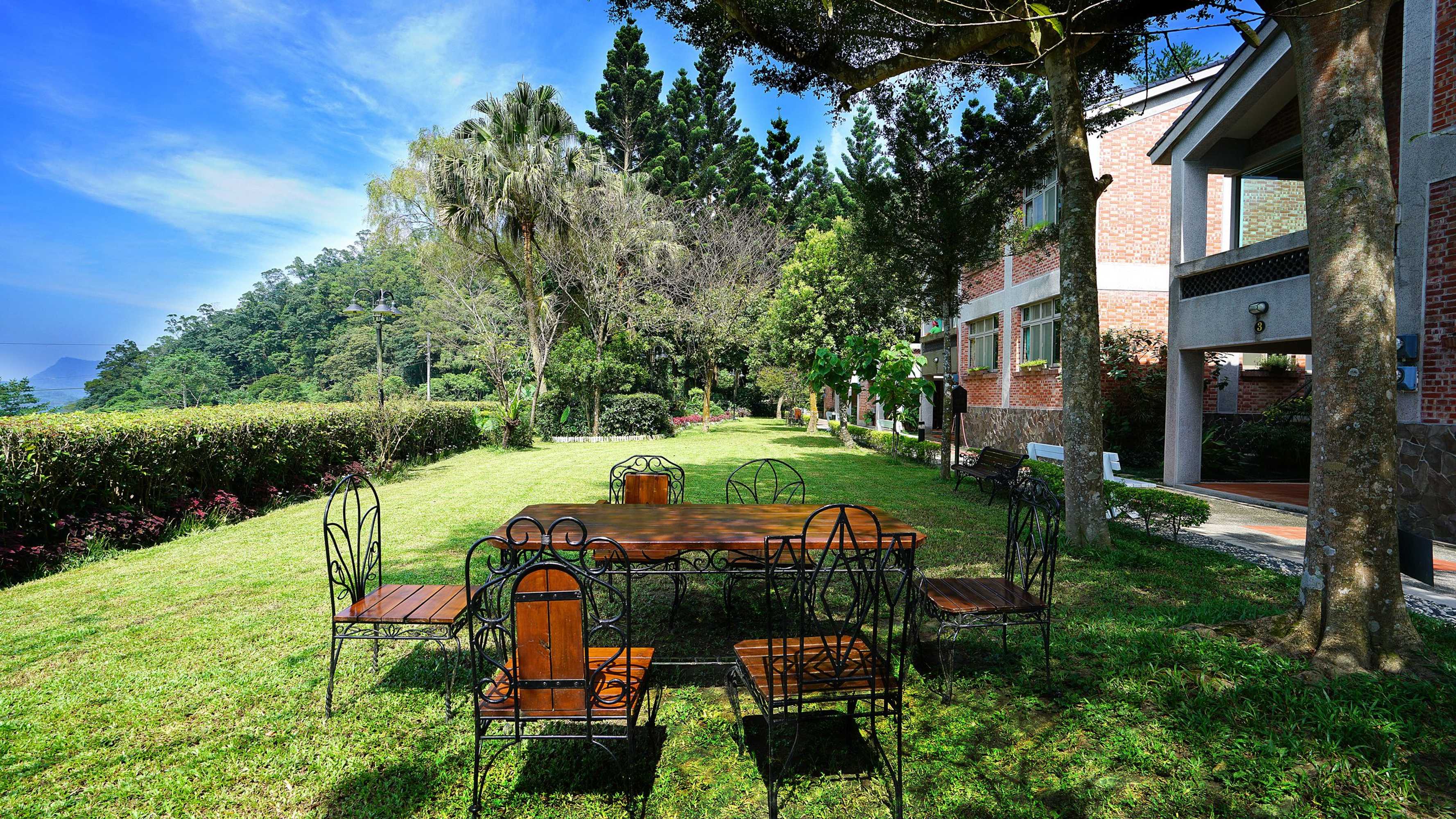 Gift card for Red Brick Villas