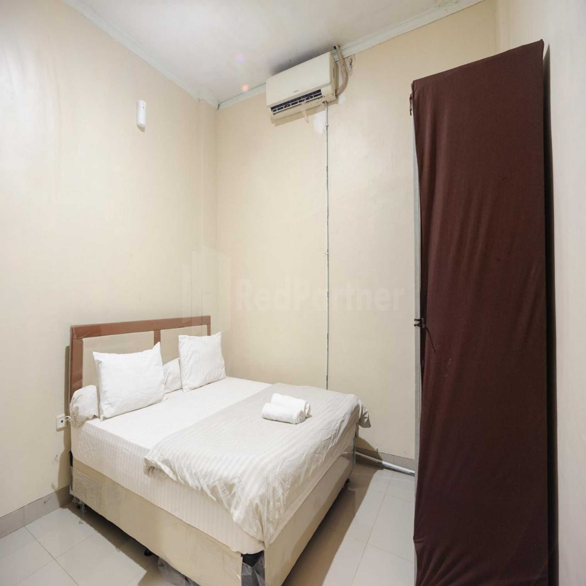 Gift card for Srb Near Mall Ciputra Cibubur Mitra Reddoorz