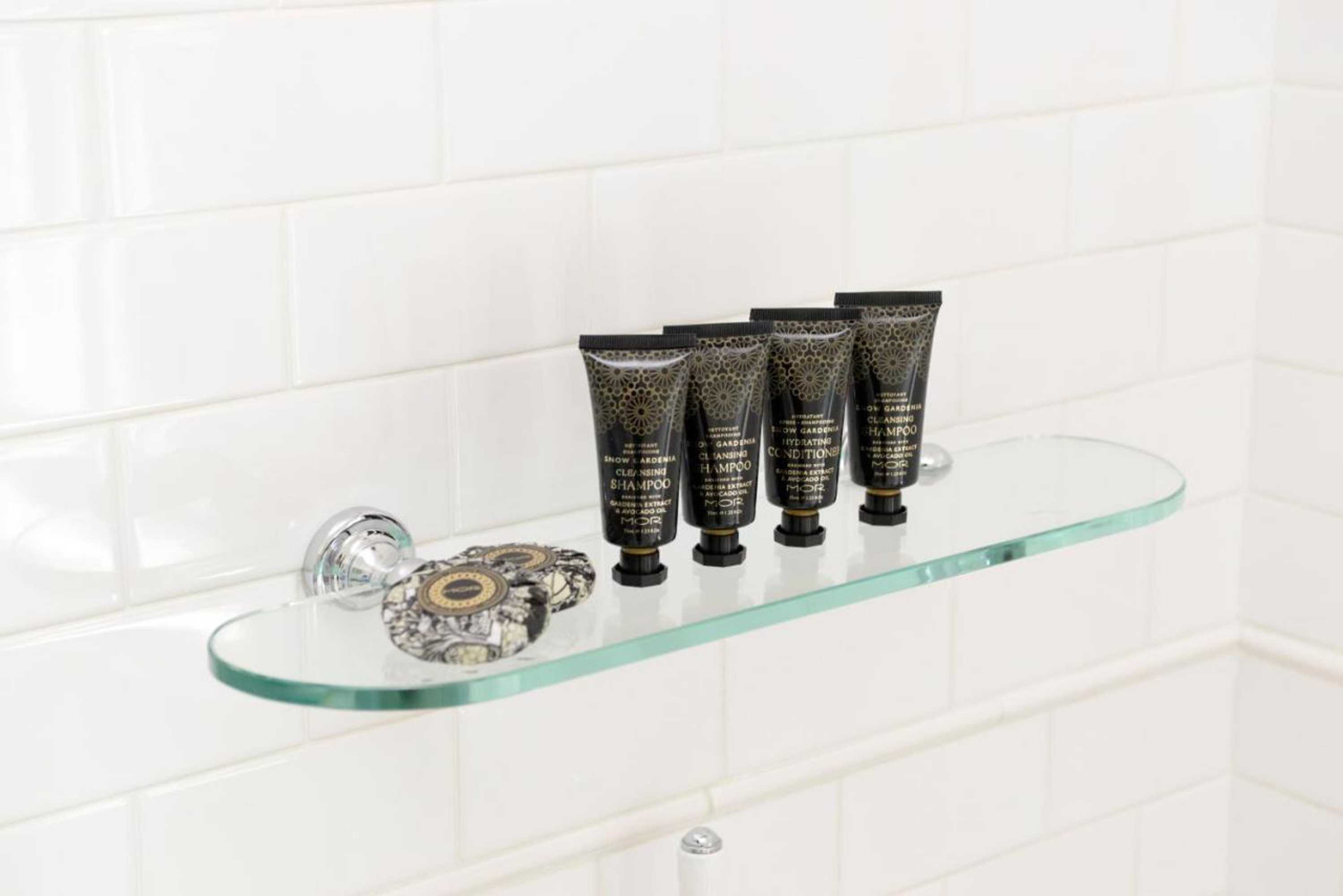 Gift card for Poets Cottage Fireplace Spa Bath Scenic Treks Pet Friendly