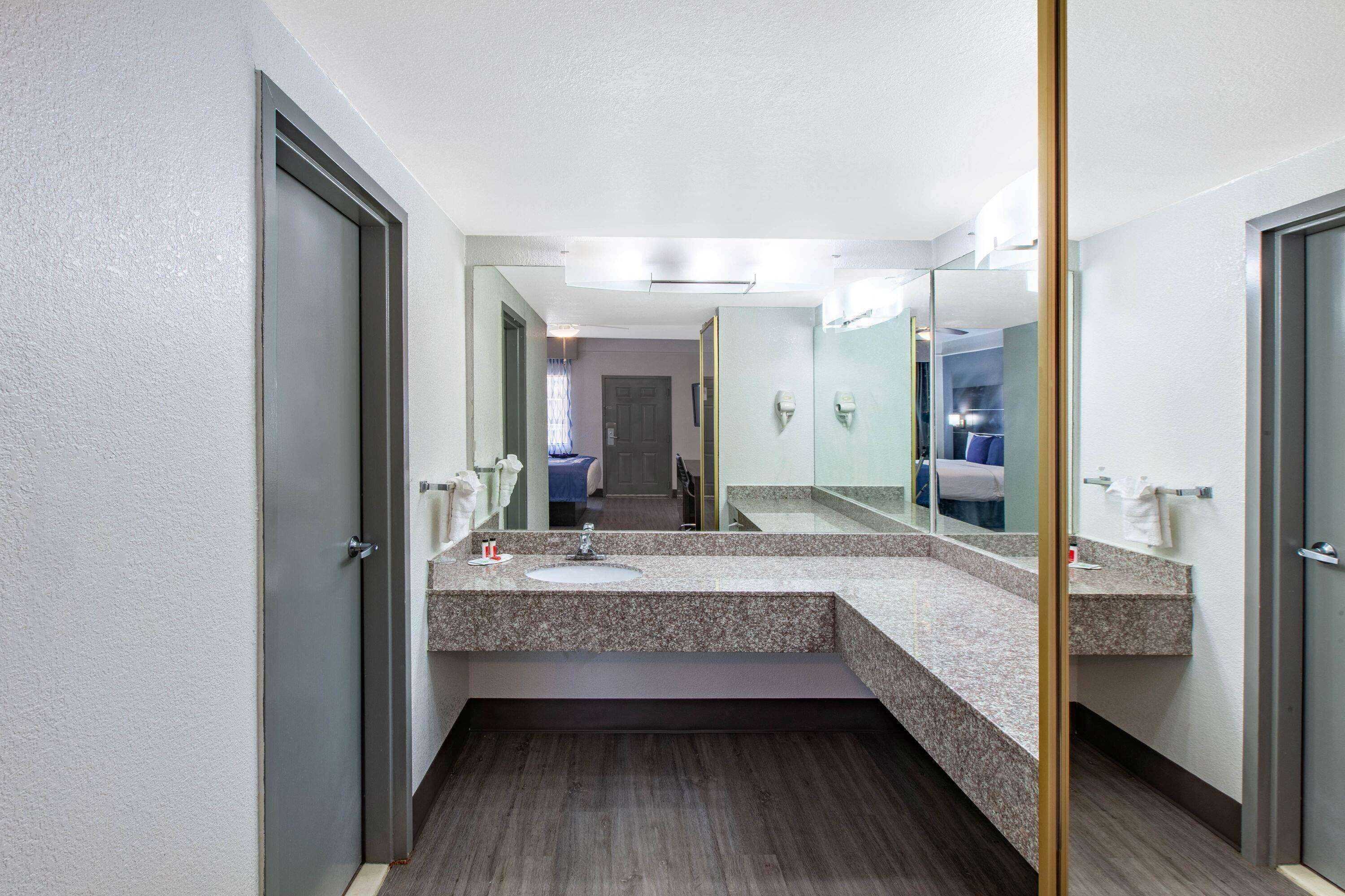 Gift card for Days Inn & Suites by Wyndham Webster Nasa-Clearlake-Houston Gift card for Days Inn & Suites by Wyndham Webster Nasa-Clearlake-Houston