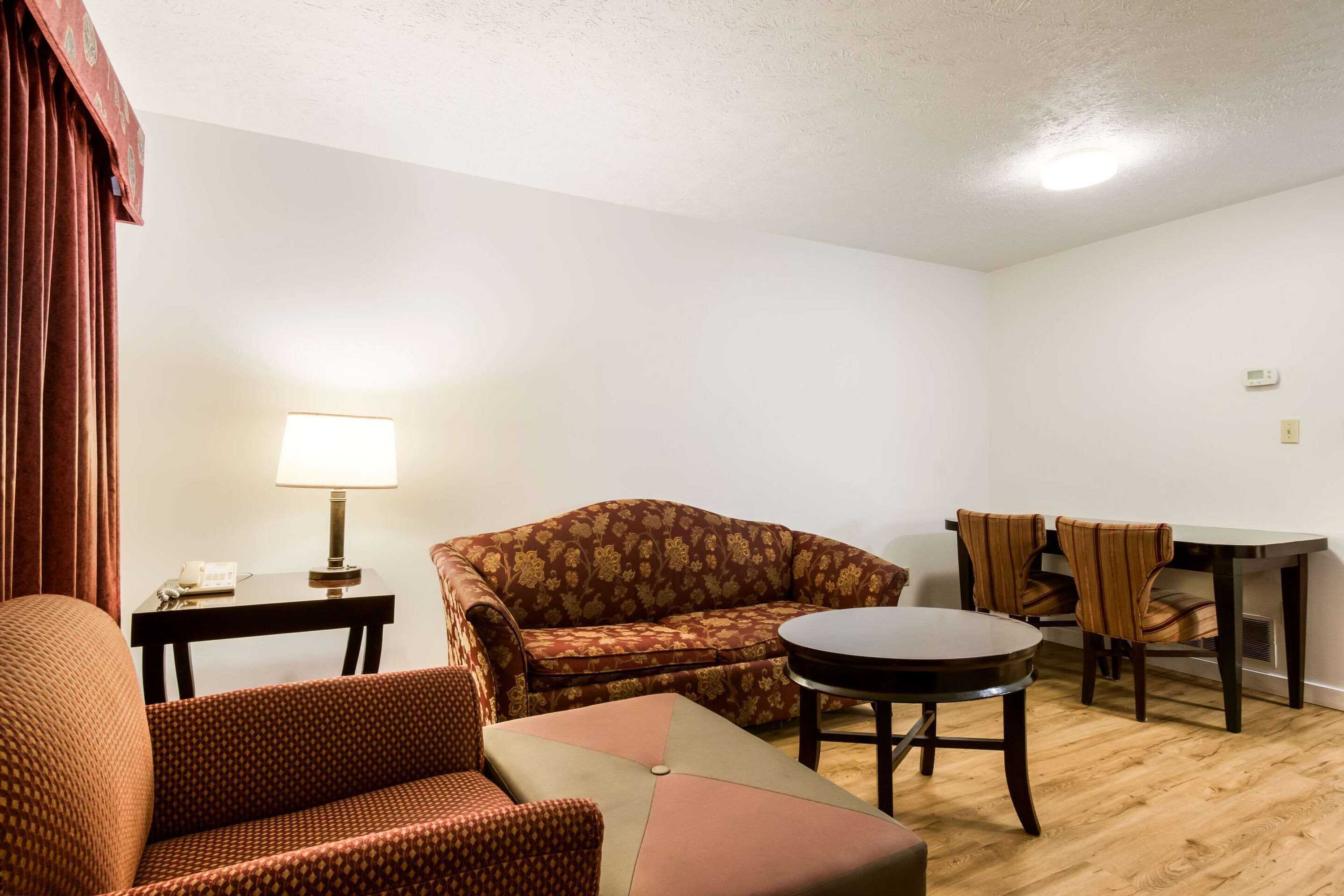 Gift card for Econo Lodge Inn & Suites Lake Harmony - Pocono Mountains Area Gift card for Econo Lodge Inn & Suites Lake Harmony - Pocono Mountains Area