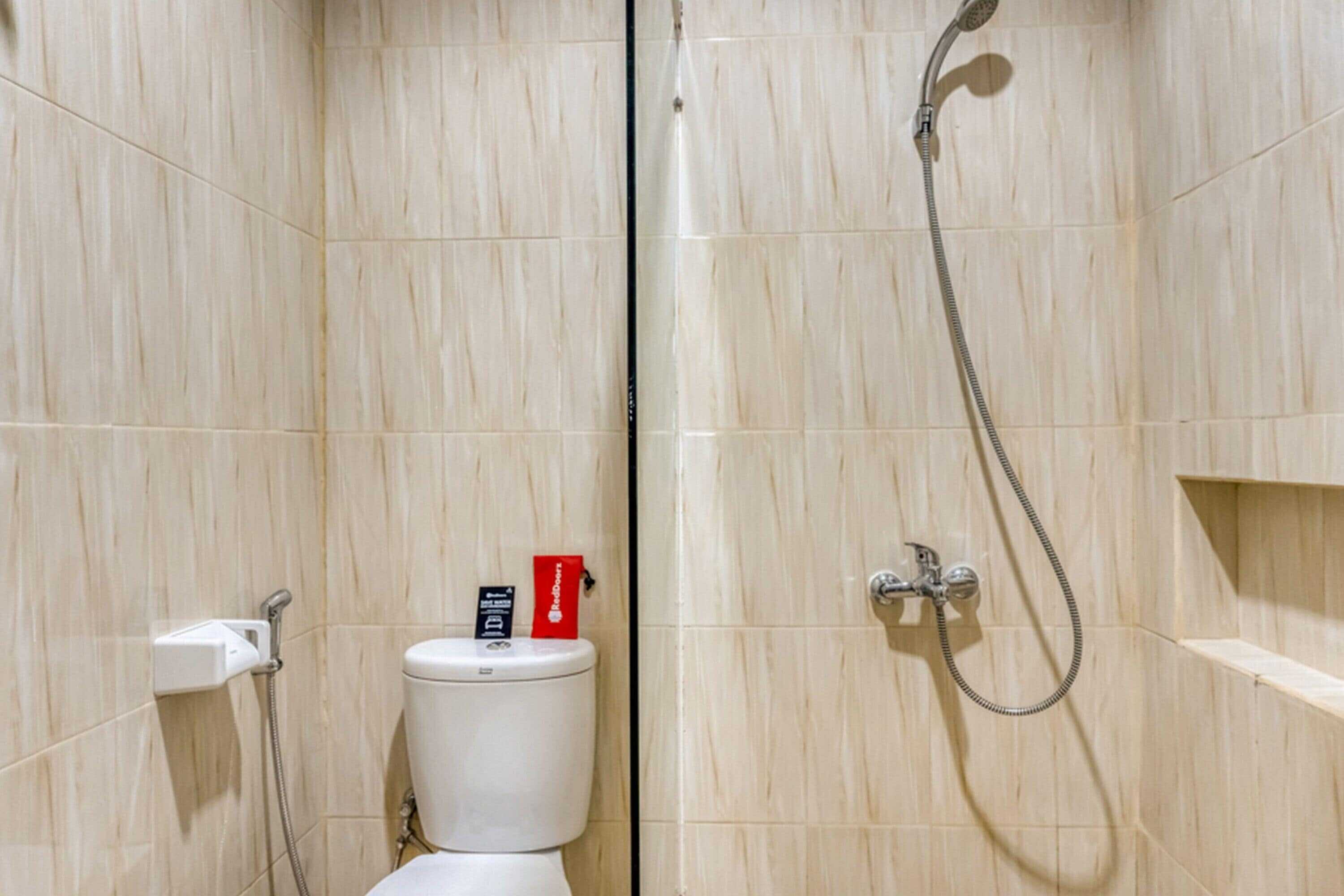 Gift card for Reddoorz Near Sindu Kusuma Edupark 2