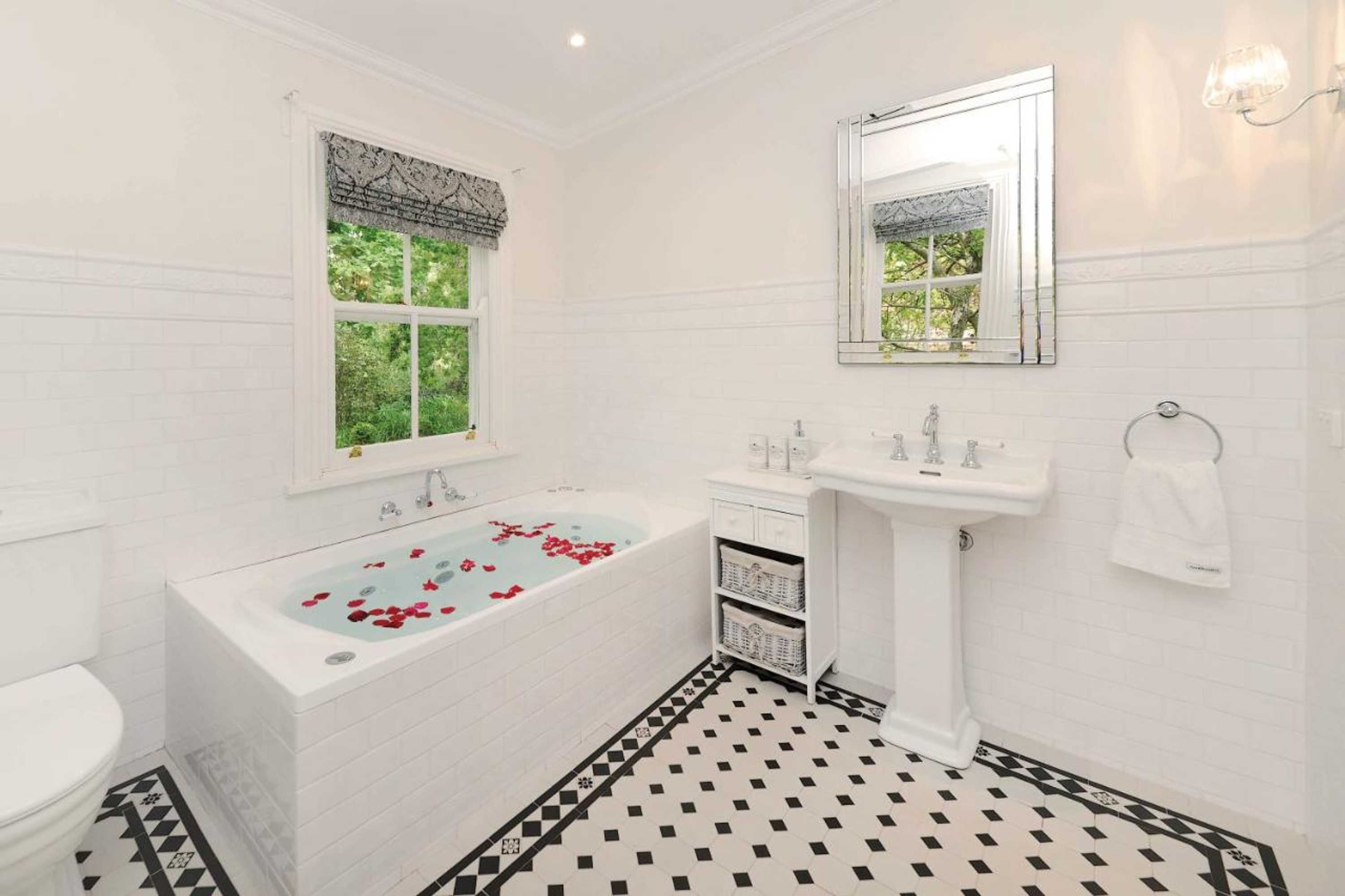 Gift card for Poets Cottage Fireplace Spa Bath Scenic Treks Pet Friendly