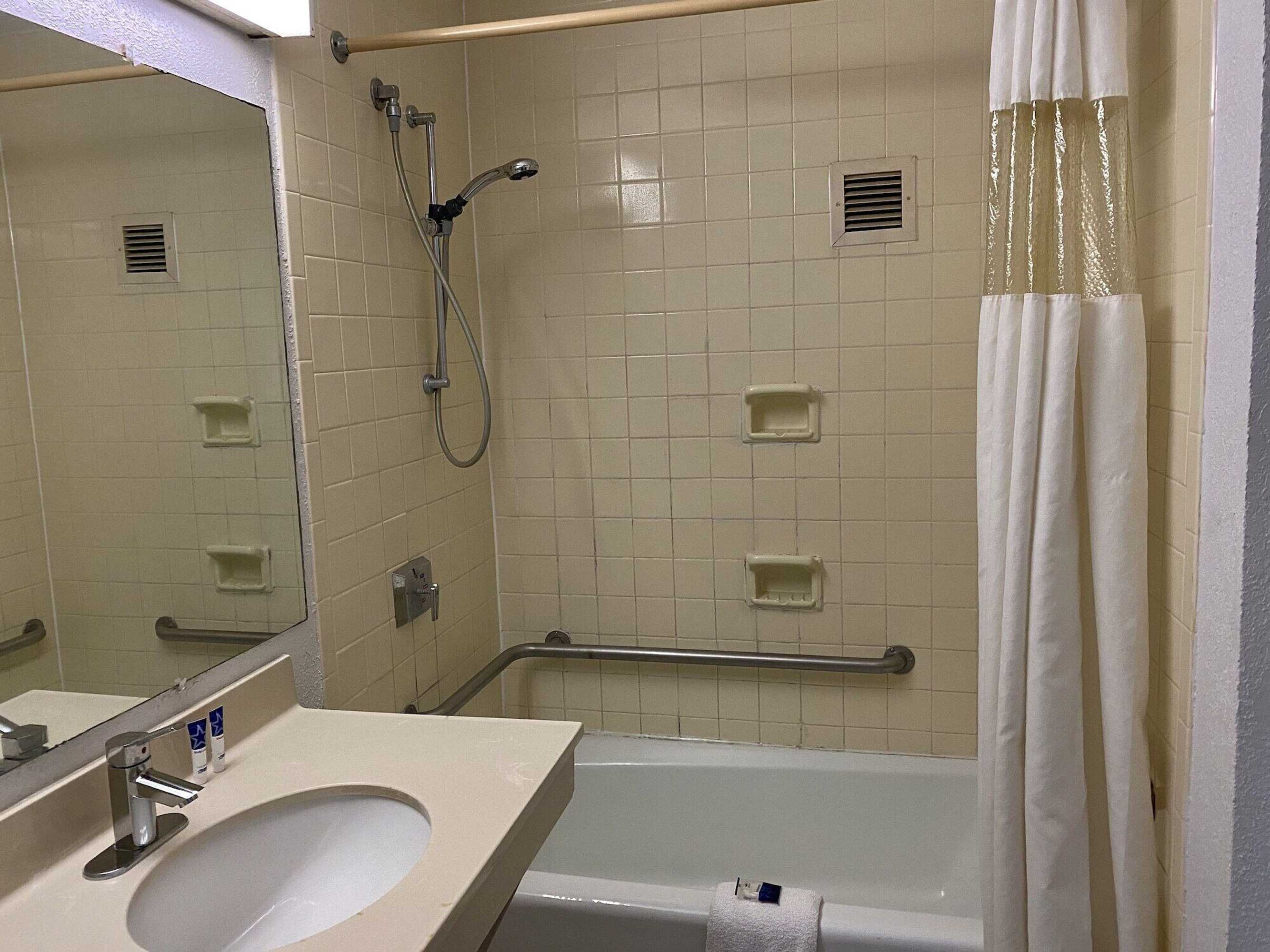 Gift card for Motel 6 Marianna, FL Gift card for Motel 6 Marianna, FL