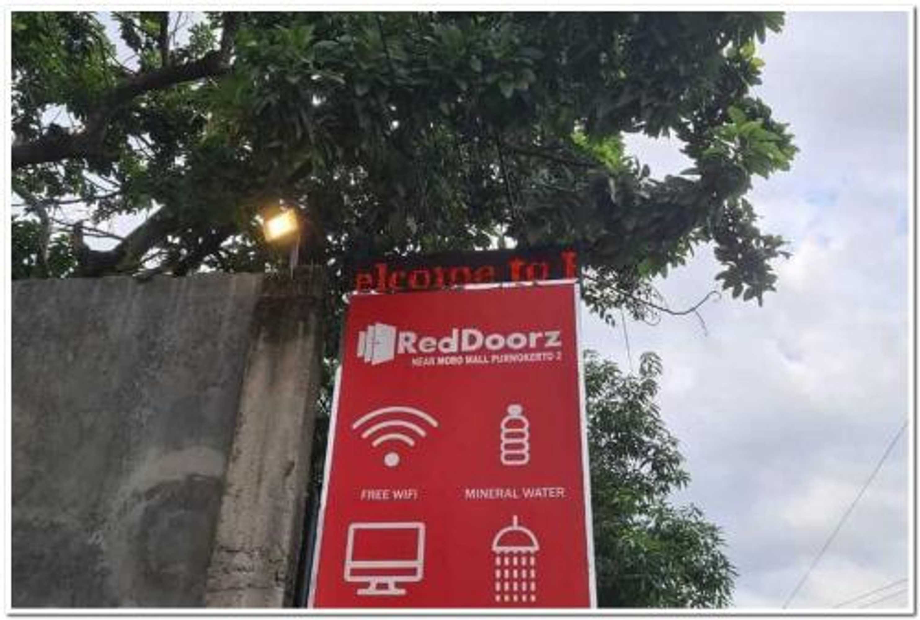 Gift card for Reddoorz Near Moro Mall Purwokerto 2 Gift card for Reddoorz Near Moro Mall Purwokerto 2