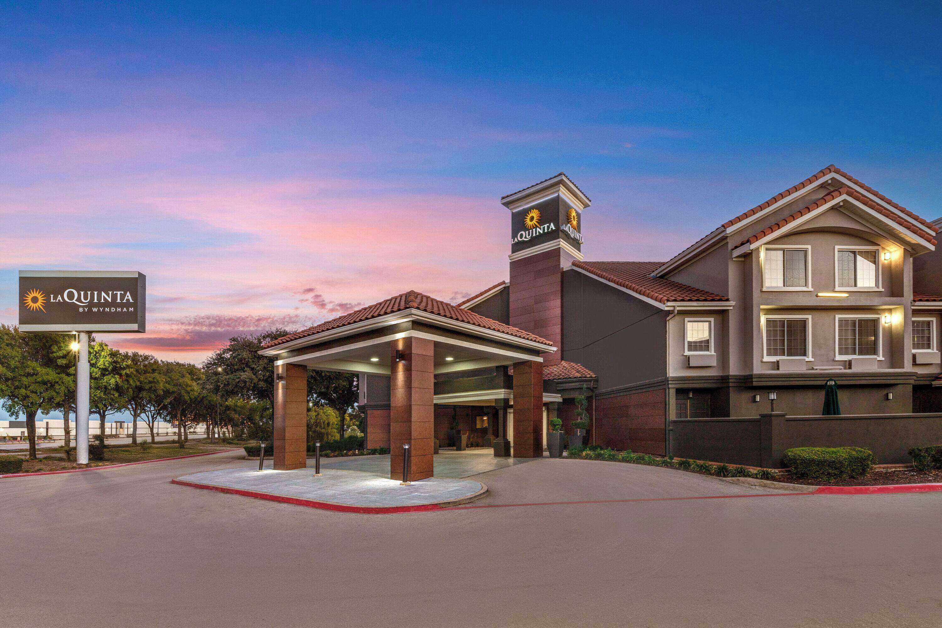 Gift card for La Quinta Inn & Suites by Wyndham Dallas Dfw Airport North Gift card for La Quinta Inn & Suites by Wyndham Dallas Dfw Airport North