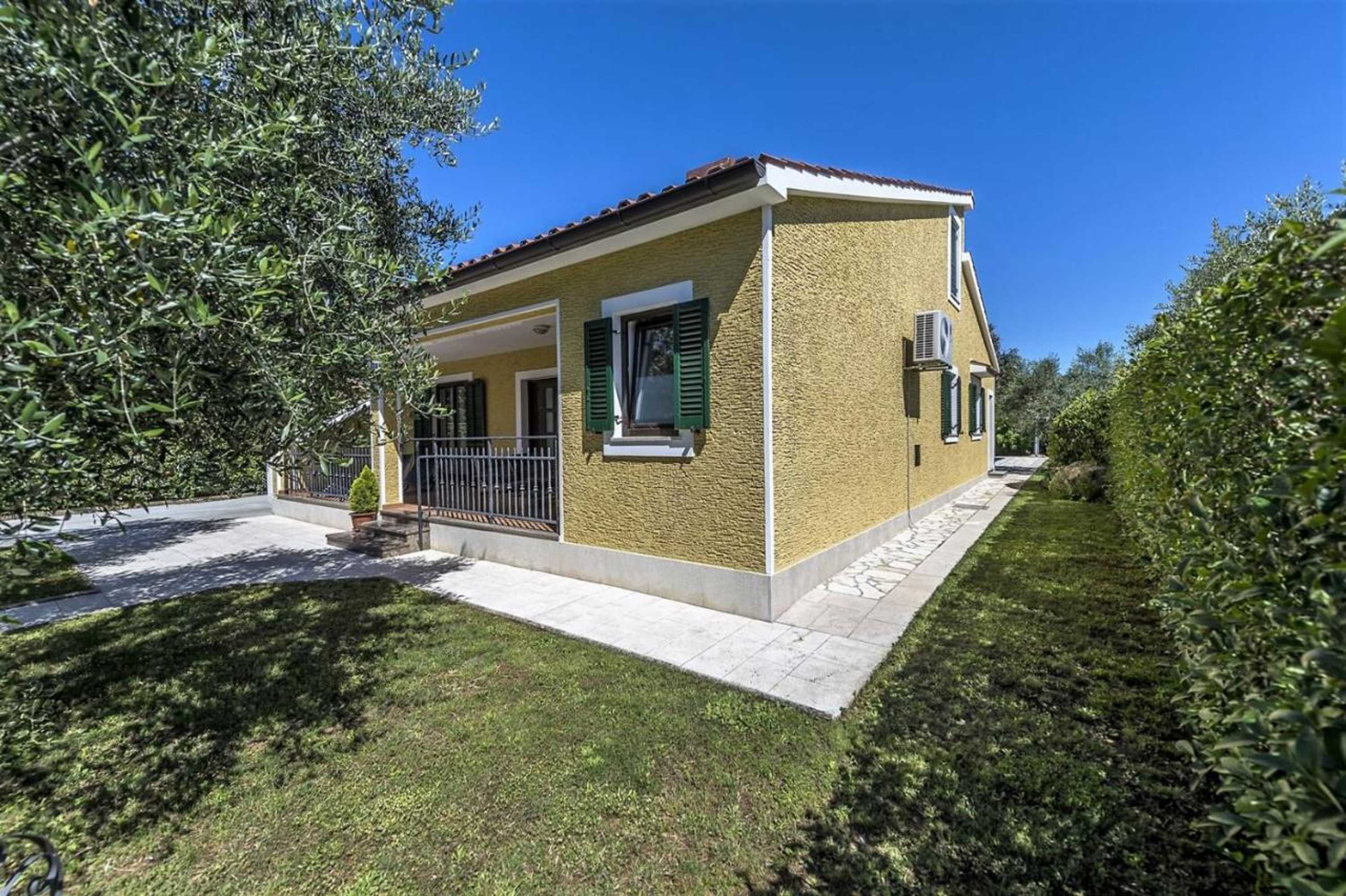 Gift card for Spacious Three-Bedroom Villa Balun With Pool