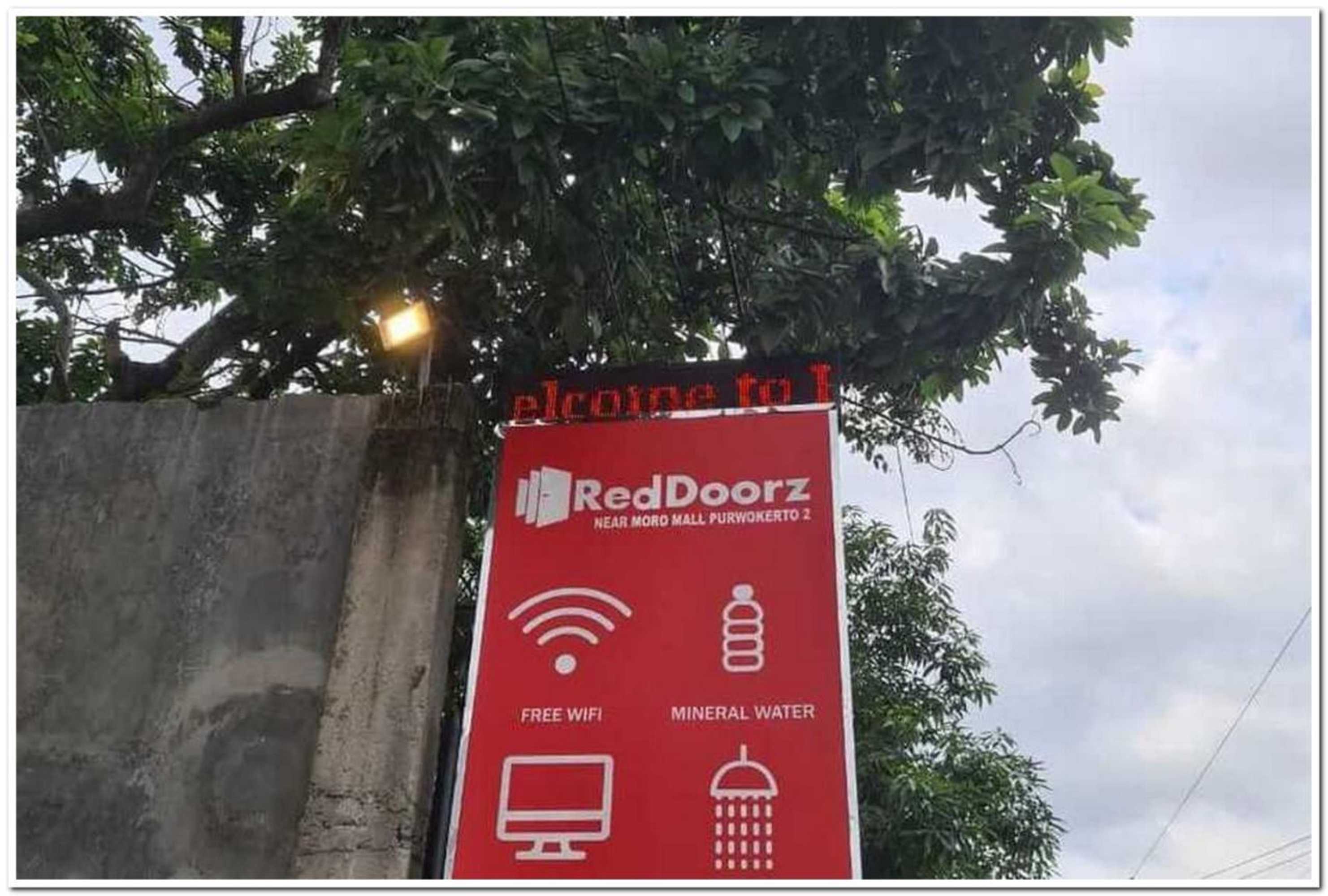 Gift card for Reddoorz Near Moro Mall Purwokerto 2 Gift card for Reddoorz Near Moro Mall Purwokerto 2