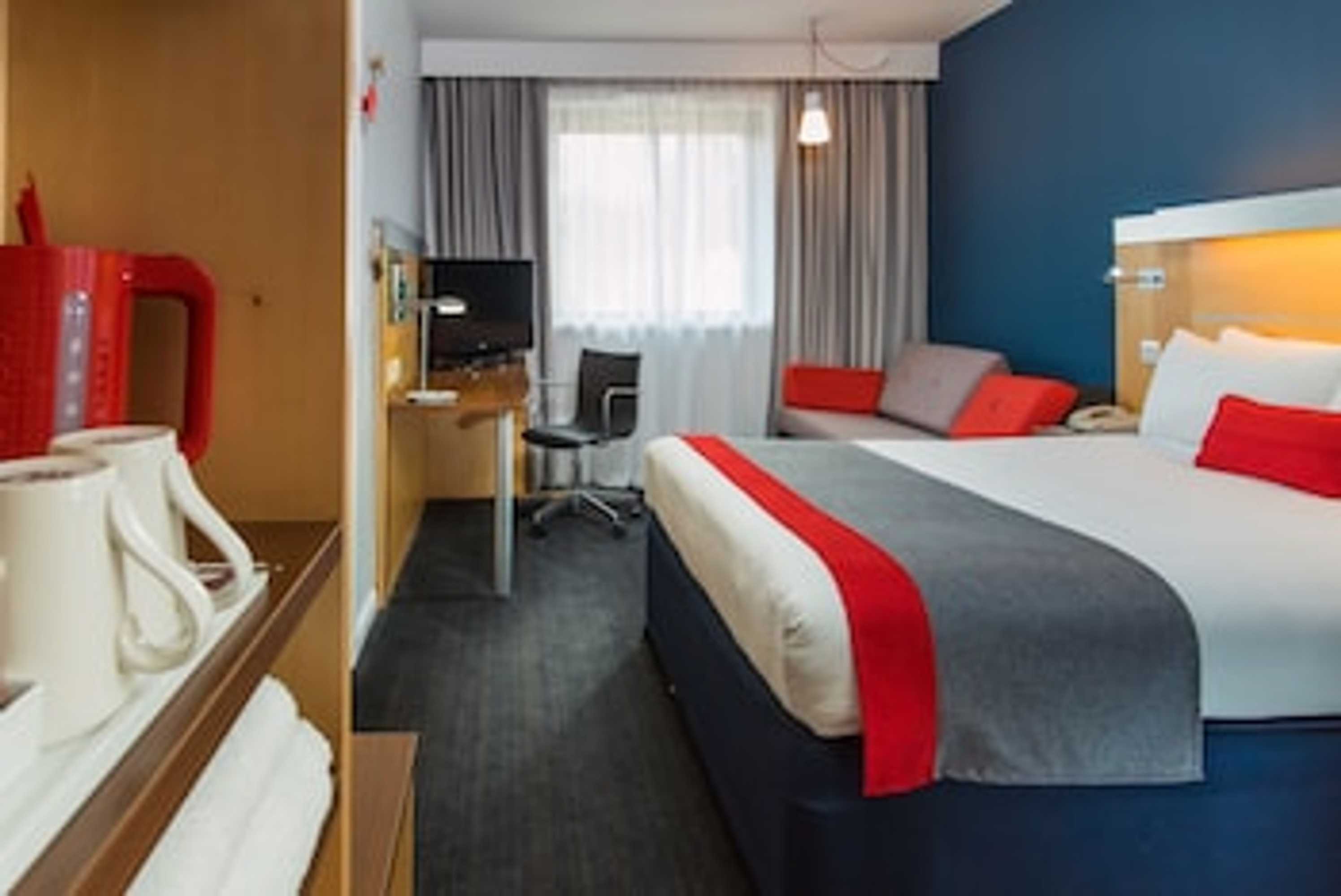 Gift card for Holiday Inn Express Hemel Hempstead by Ihg Gift card for Holiday Inn Express Hemel Hempstead by Ihg