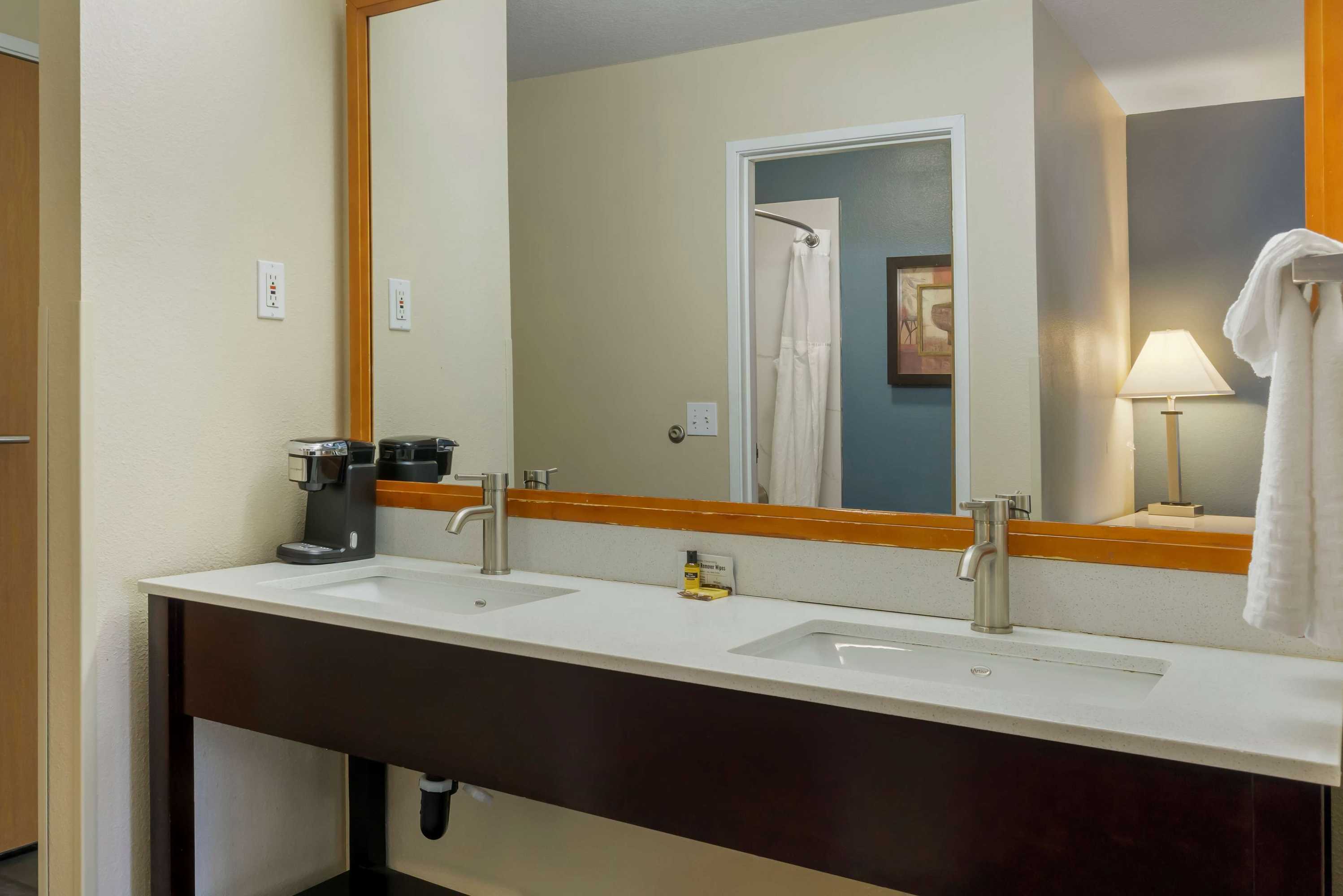 Gift card for Best Western Plus Mountain View Auburn Inn Gift card for Best Western Plus Mountain View Auburn Inn