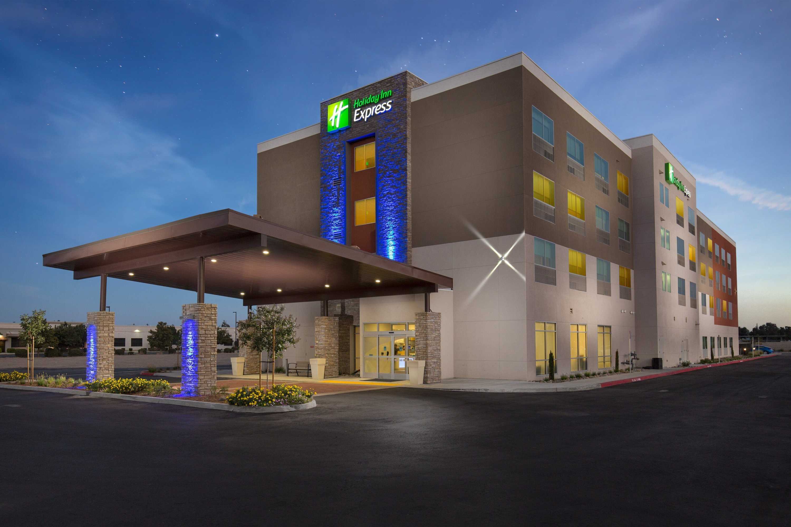 Gift card for Holiday Inn Express Visalia Sequoia Gateway Area by Ihg Gift card for Holiday Inn Express Visalia Sequoia Gateway Area by Ihg