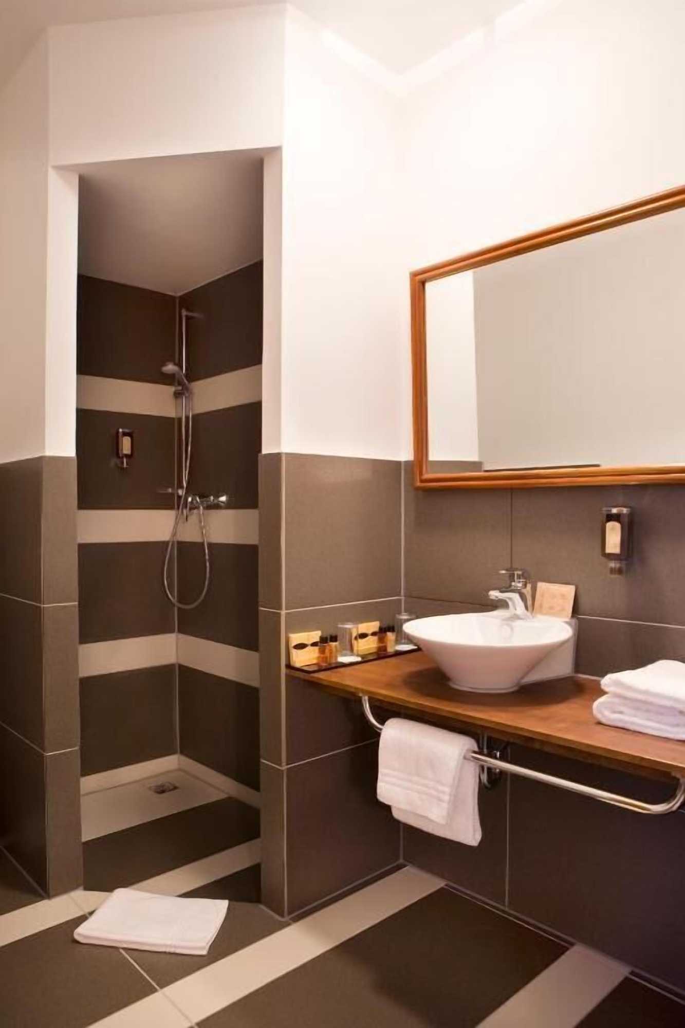 Gift card for Ross Hotel