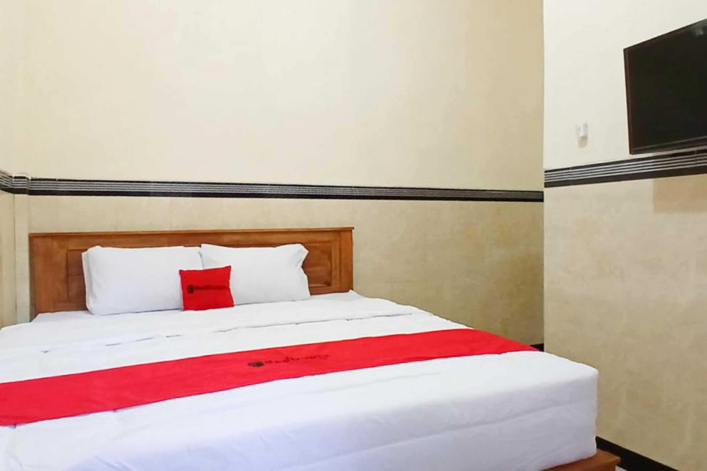 Gift card for Reddoorz at Dien Homestay Syariah Alun-Alun Pasuruan Gift card for Reddoorz at Dien Homestay Syariah Alun-Alun Pasuruan