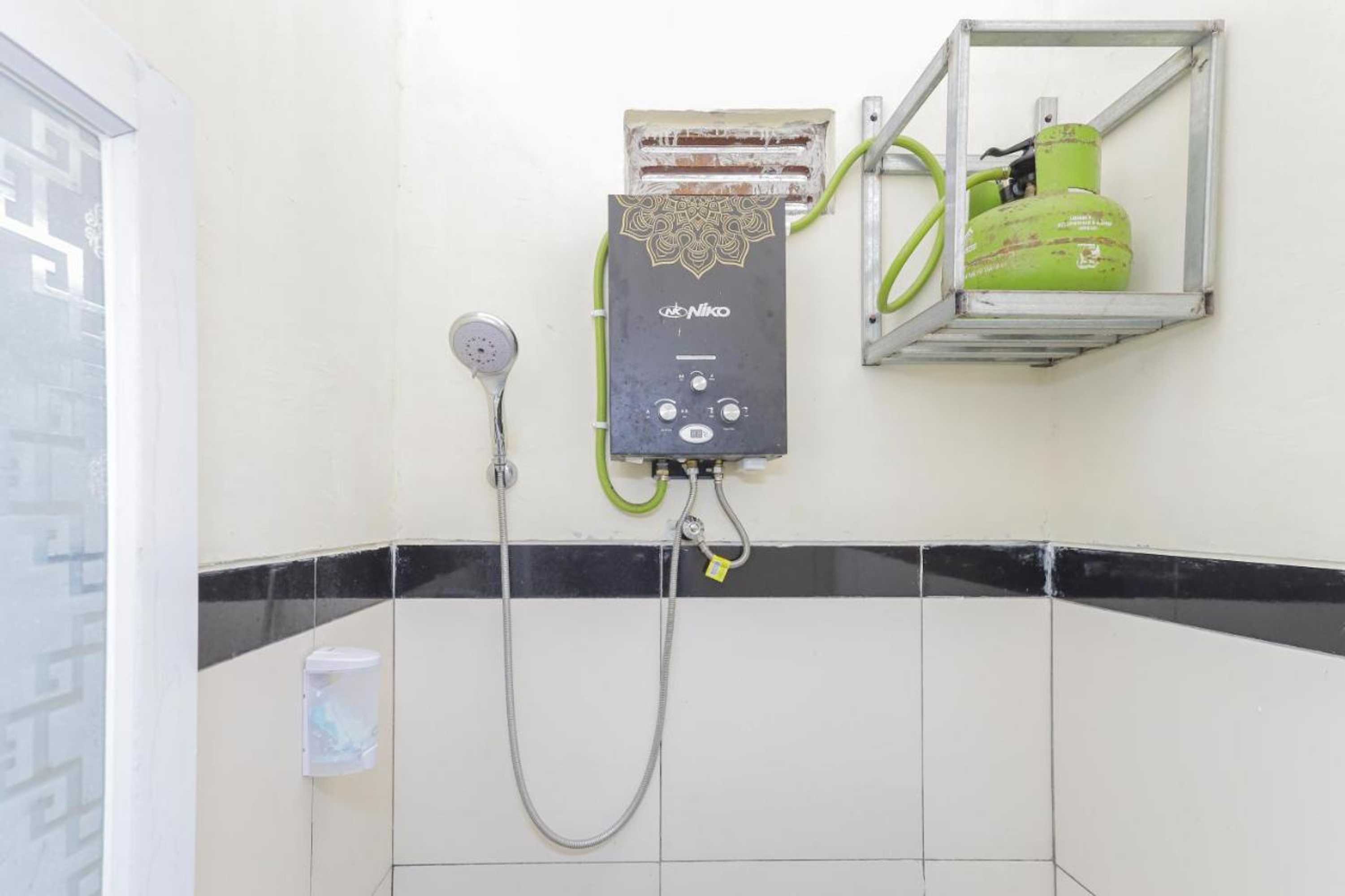 Gift card for Reddoorz Syariah Near Alun Alun Pasuruan Gift card for Reddoorz Syariah Near Alun Alun Pasuruan