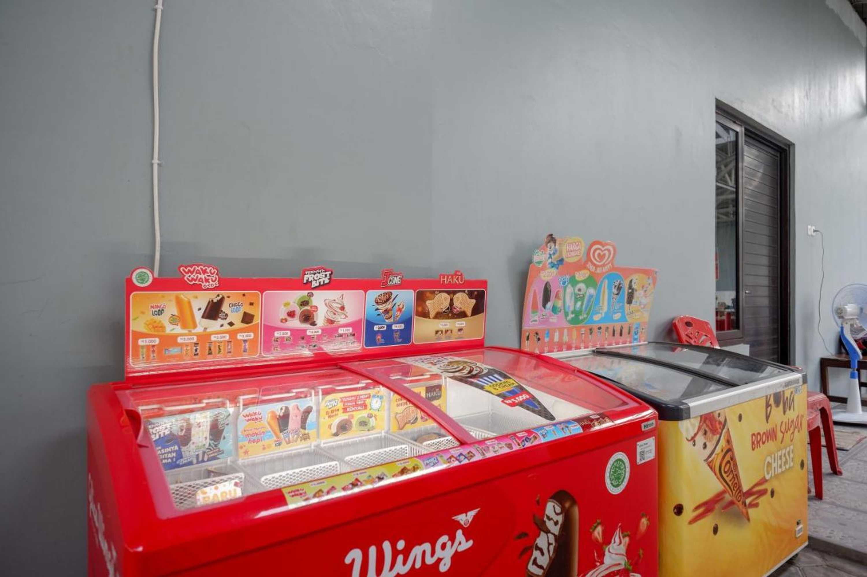 Gift card for Reddoorz Syariah Near Pasar Godong Grobogan Gift card for Reddoorz Syariah Near Pasar Godong Grobogan