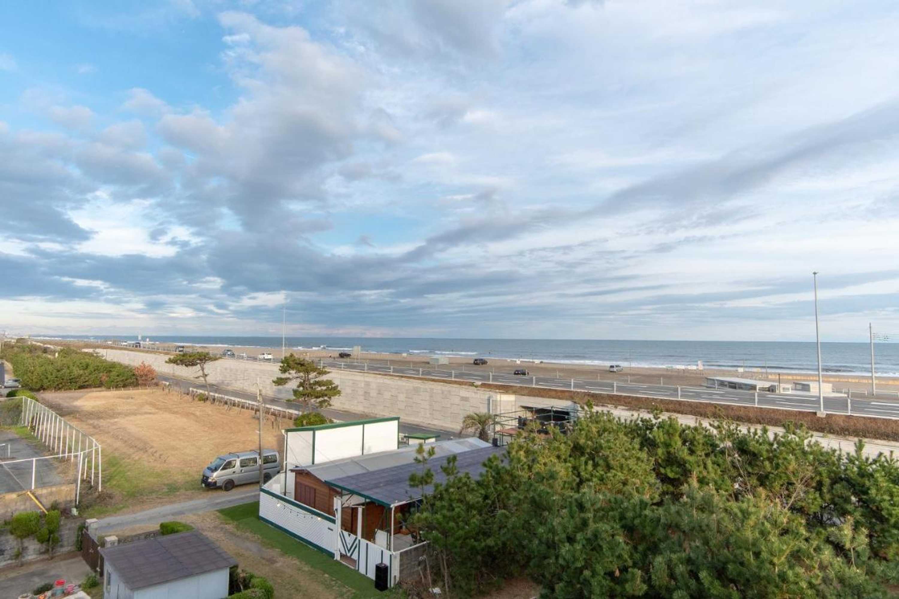 Gift card for 九十九里浜で最強に海に近い宿 無料の最新カラオケ&bbq付き