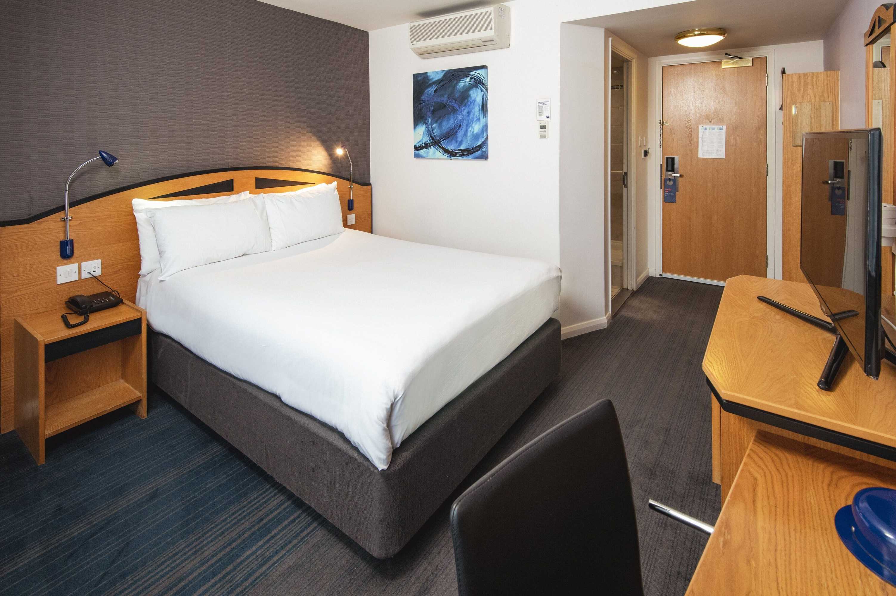 Gift card for Holiday Inn Express Bristol City Centre by Ihg Gift card for Holiday Inn Express Bristol City Centre by Ihg
