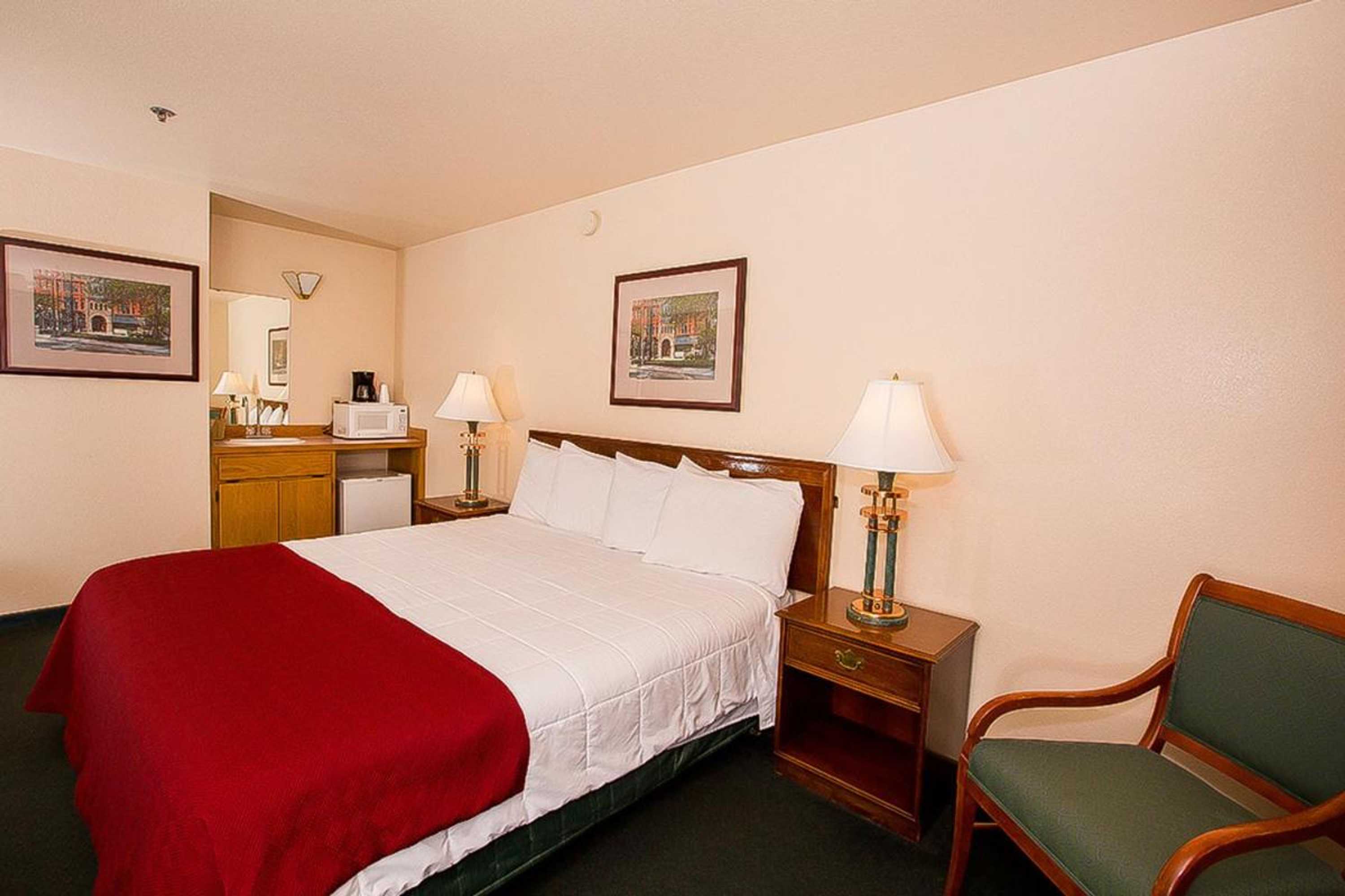 Gift card for Village Inn & Suites Marysville