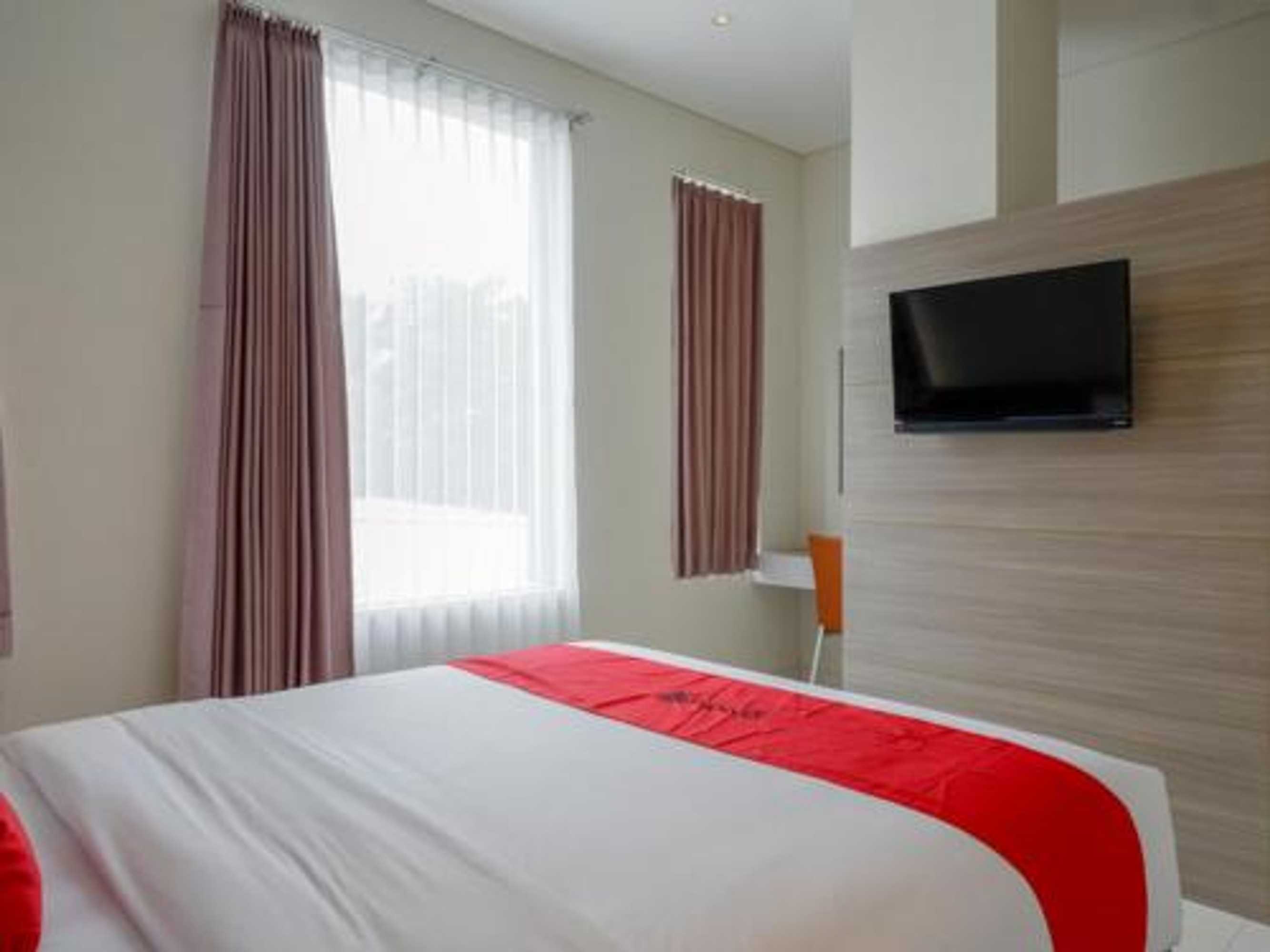 Gift card for Reddoorz Near Exit Tol Banyumanik 2 Gift card for Reddoorz Near Exit Tol Banyumanik 2