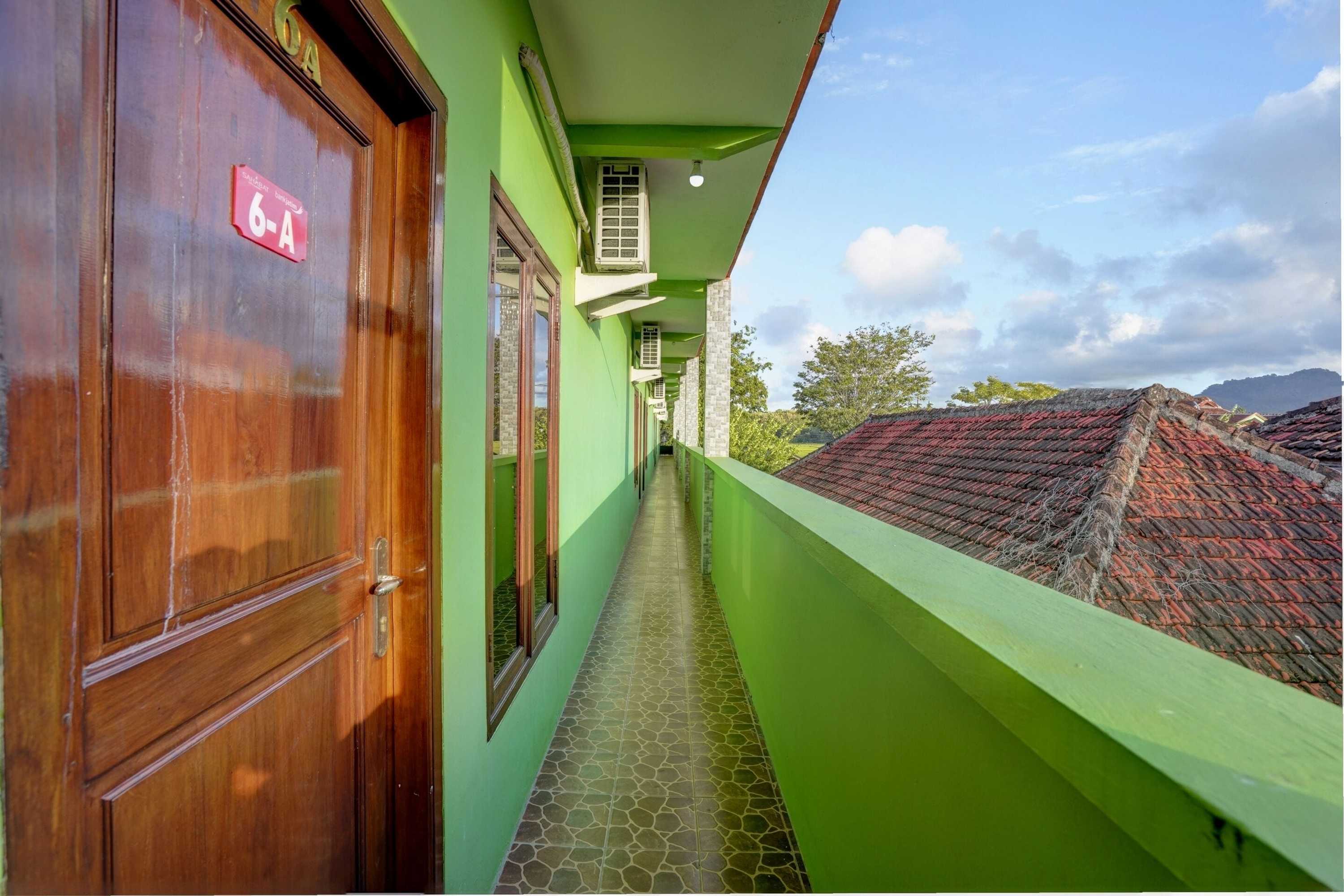 Gift card for Oyo 92896 Hotel Sahabat Syariah Near Plasa Telkom Bawean Gift card for Oyo 92896 Hotel Sahabat Syariah Near Plasa Telkom Bawean
