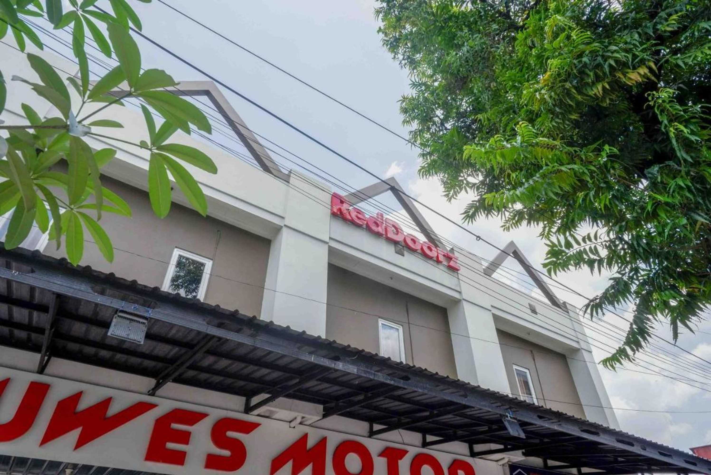 Gift card for Reddoorz Near Simpang Tujuh Kudus