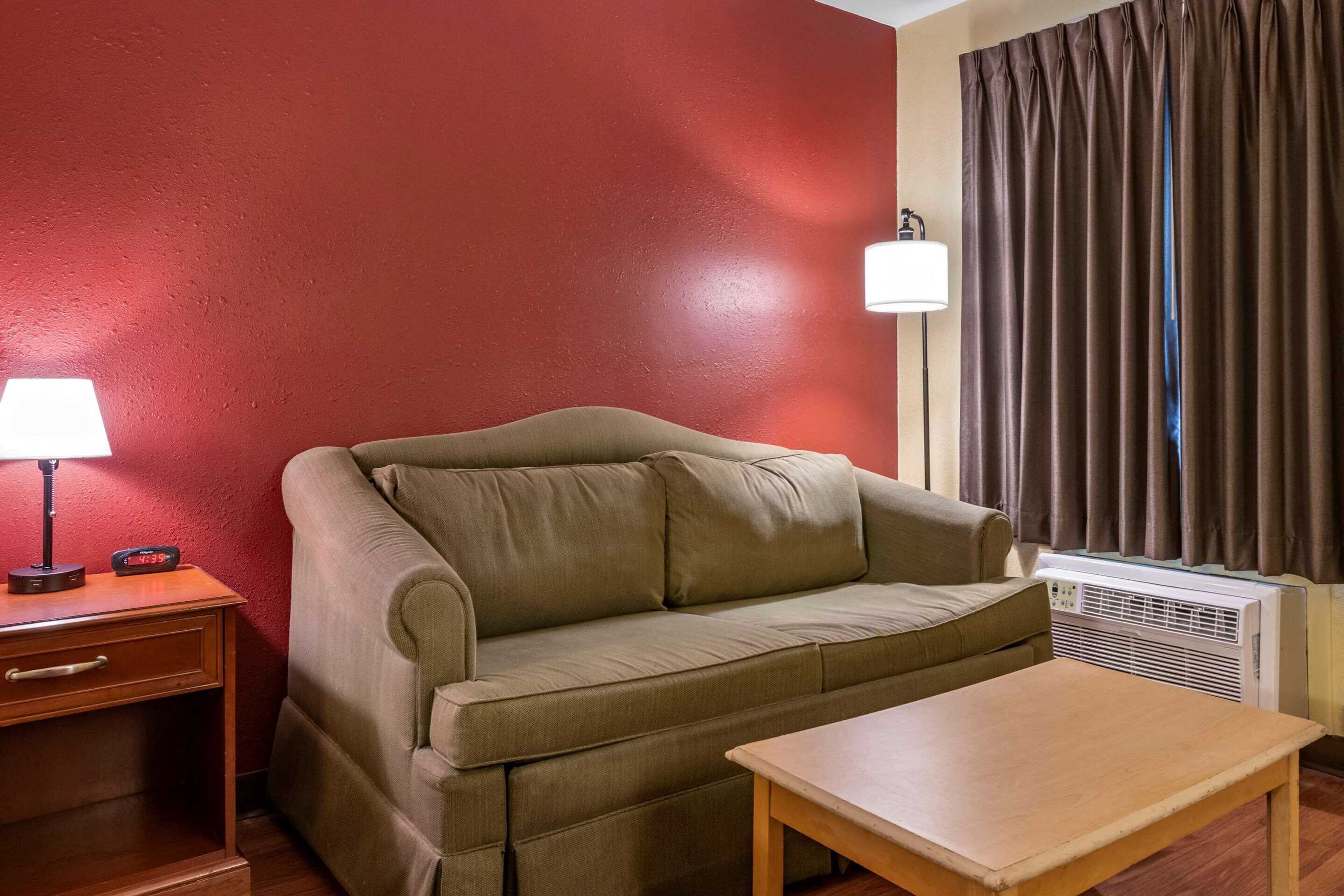 Gift card for Econo Lodge Inn & Suites Maingate Central Gift card for Econo Lodge Inn & Suites Maingate Central