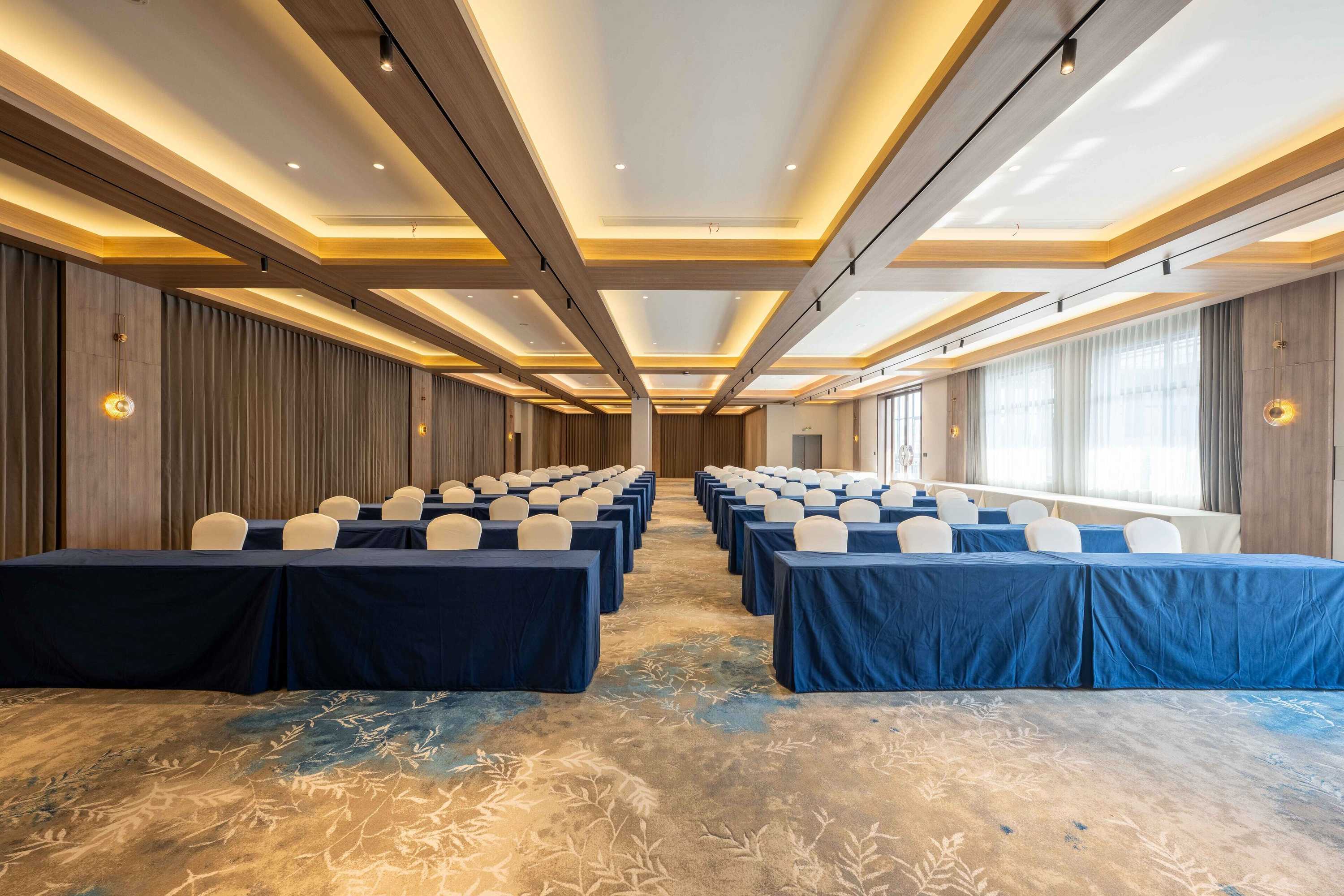 Gift card for Holiday Inn Express Yuhuan Wetland Park by Ihg