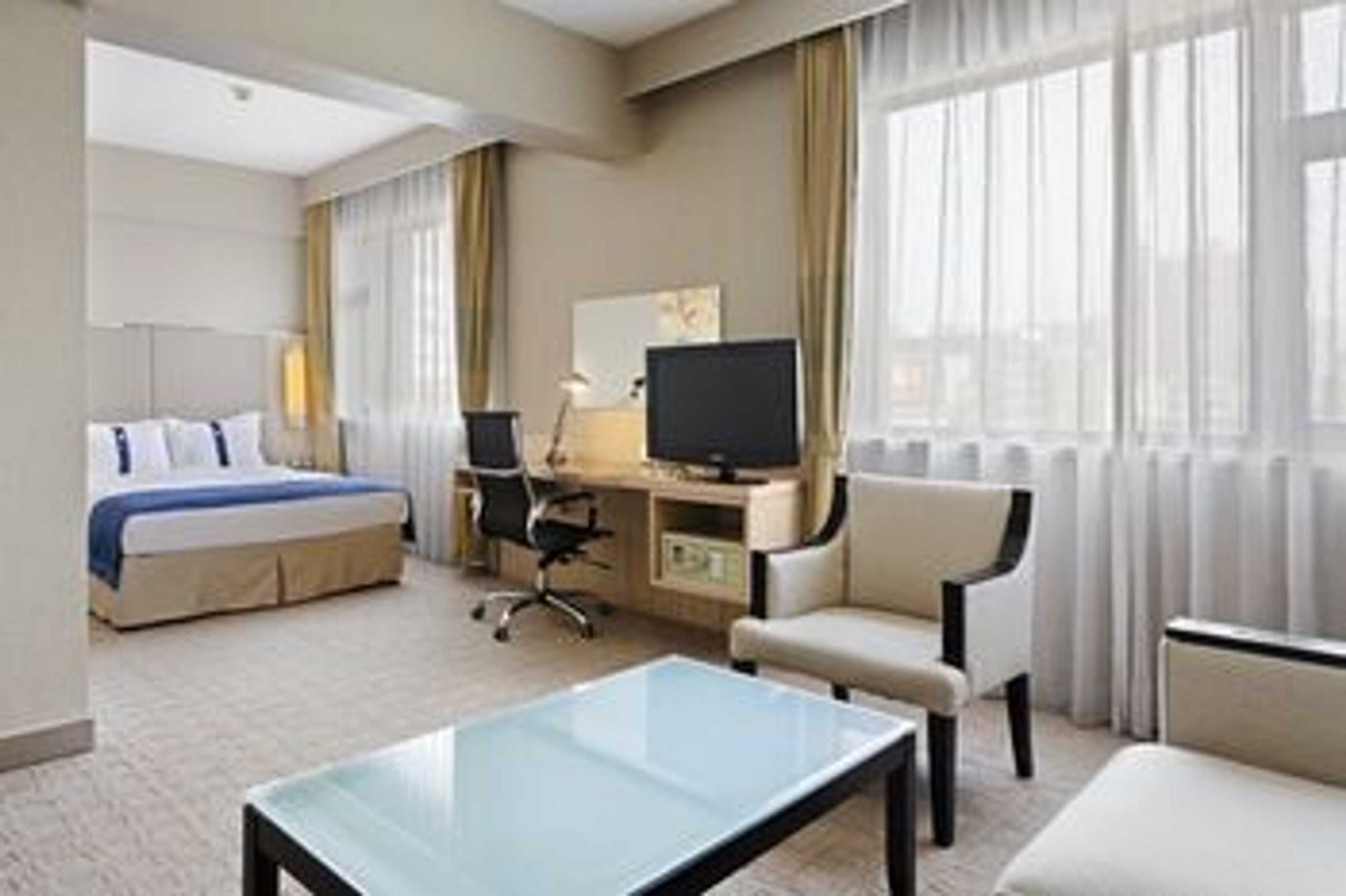 Gift card for Holiday Inn Express Zhengzhou by Ihg Gift card for Holiday Inn Express Zhengzhou by Ihg