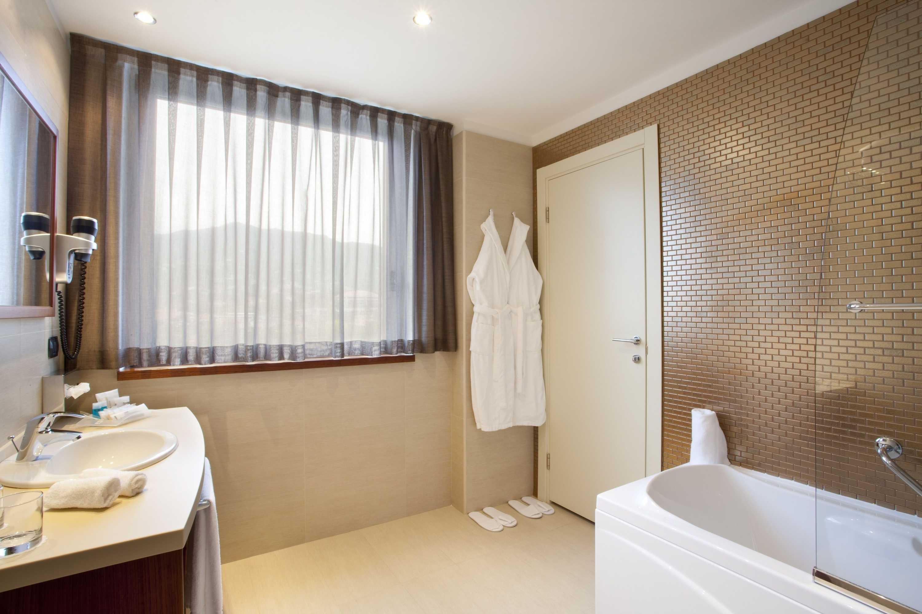Gift card for Holiday Inn Salerno - Cava De'tirreni by Ihg Gift card for Holiday Inn Salerno - Cava De'tirreni by Ihg