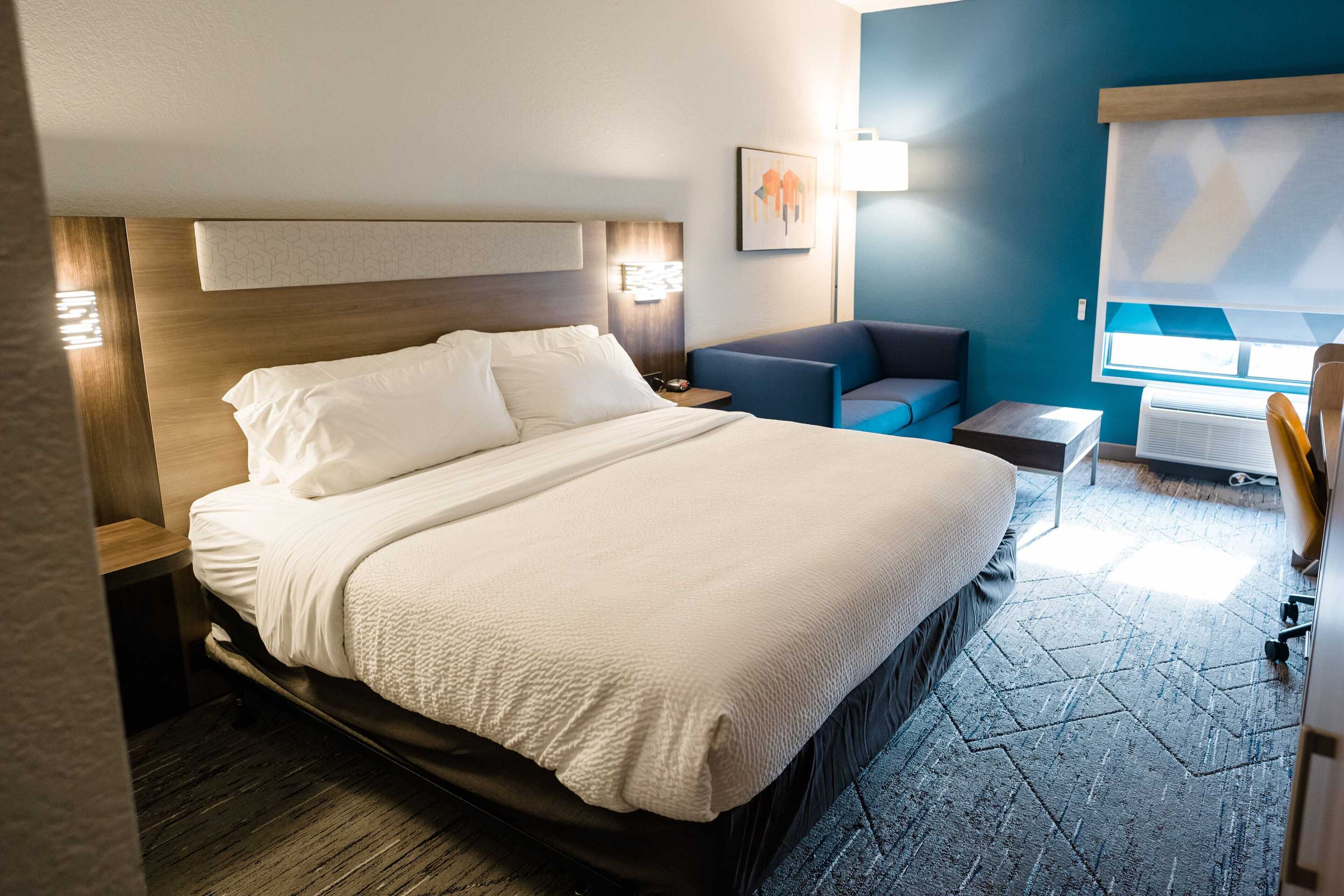 Gift card for Holiday Inn Express & Suites Knoxville-North-I-75 Exit 112 by Ihg Gift card for Holiday Inn Express & Suites Knoxville-North-I-75 Exit 112 by Ihg