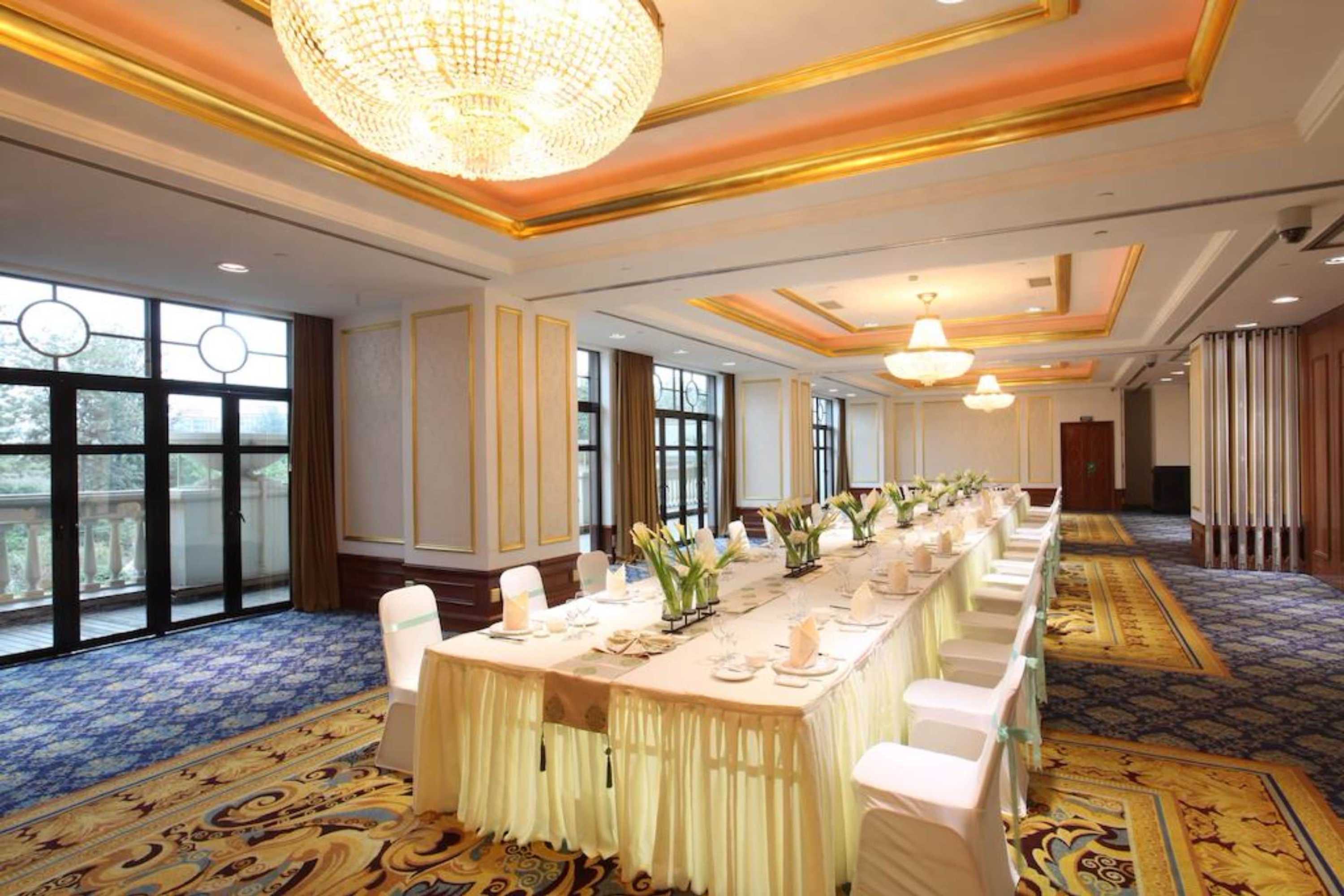 Gift card for Zhongwei Green Lake Hotel Kunming Gift card for Zhongwei Green Lake Hotel Kunming