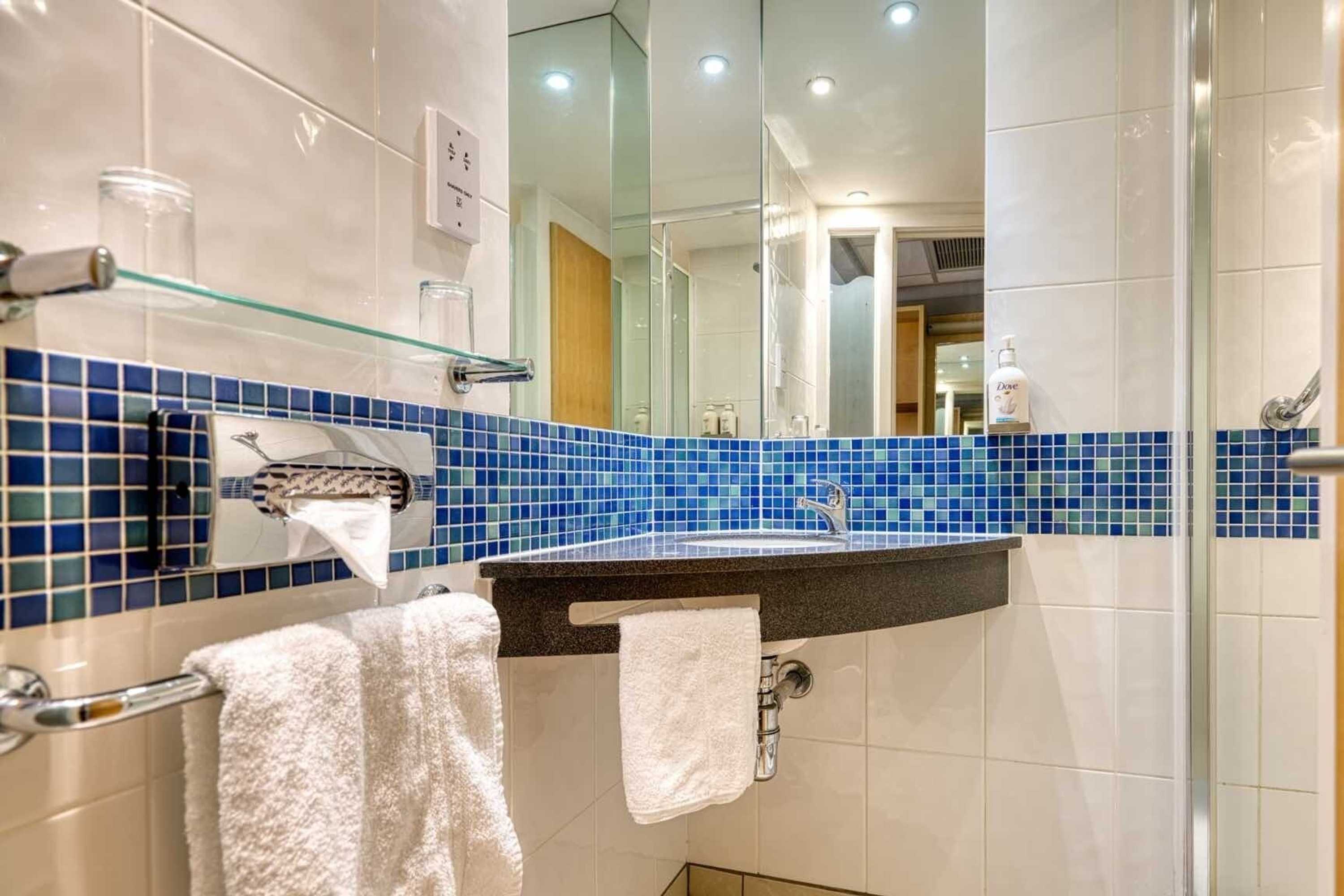 Gift card for Holiday Inn Express Hull City Centre by Ihg Gift card for Holiday Inn Express Hull City Centre by Ihg