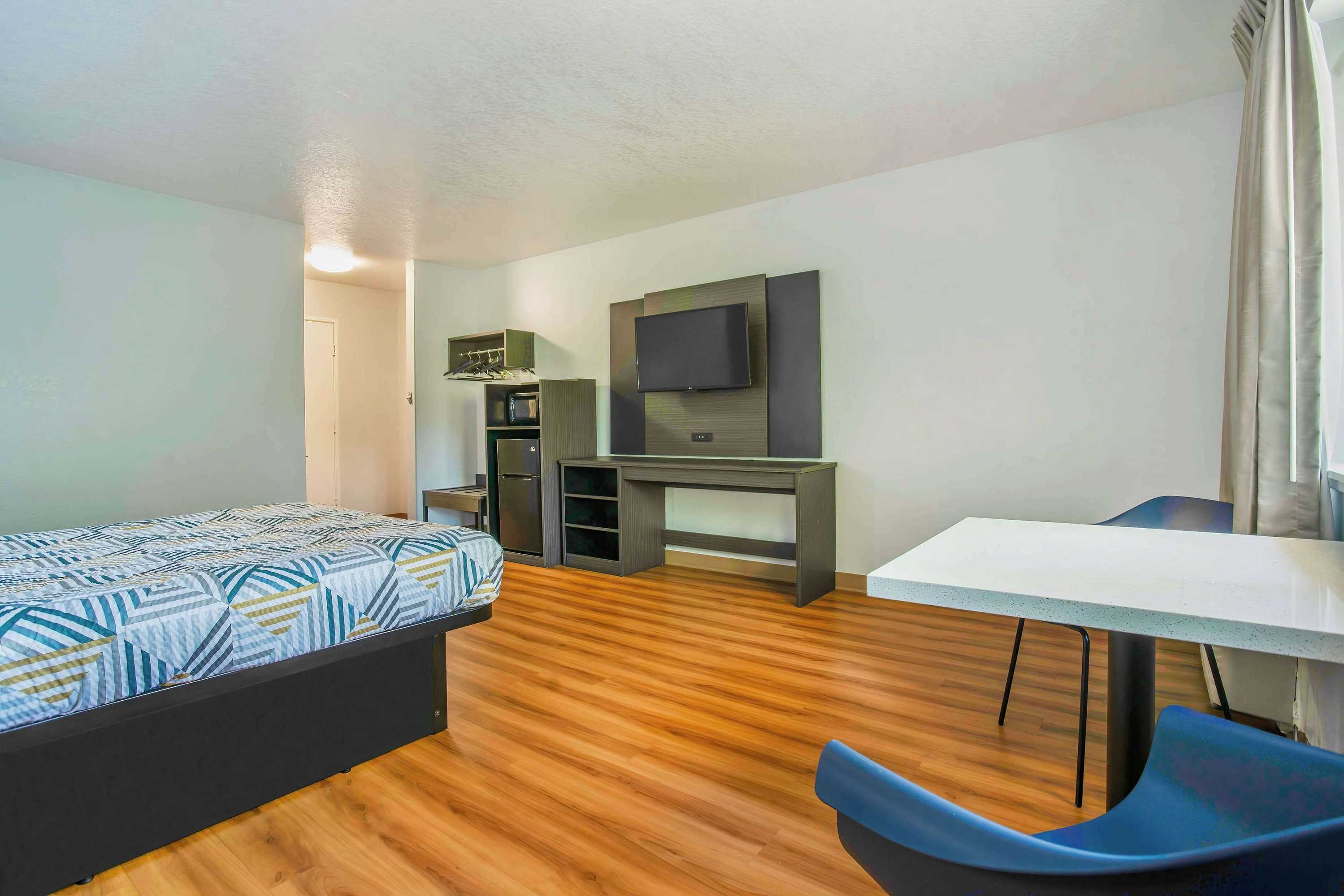 Gift card for Motel 6 Gresham, OR - Portland