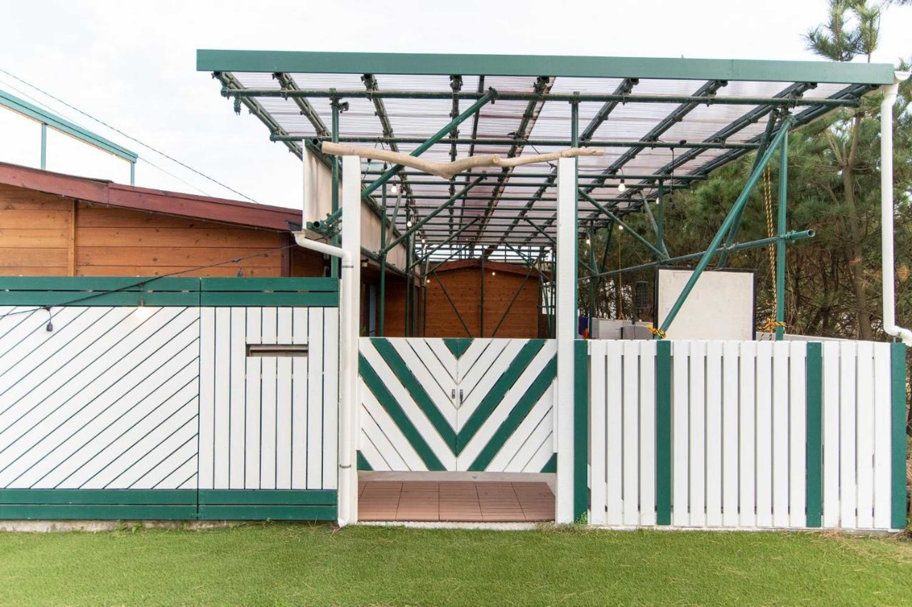 Gift card for 九十九里浜で最強に海に近い宿 無料の最新カラオケ&bbq付き