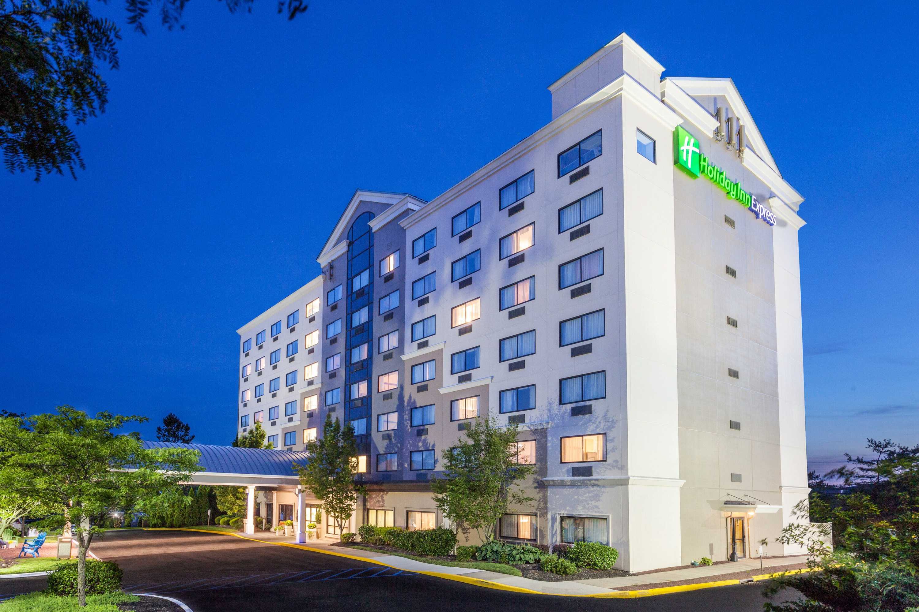 Gift card for Holiday Inn Express Hauppauge by Ihg Gift card for Holiday Inn Express Hauppauge by Ihg