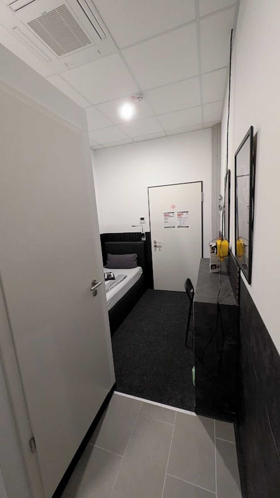 Gift card for Business-Motel, Free Xl-Parking, Wifi, Massage-Chairs, Sauna, Shared Kitchen, Breakfast 2go, Free Soda, Coffee