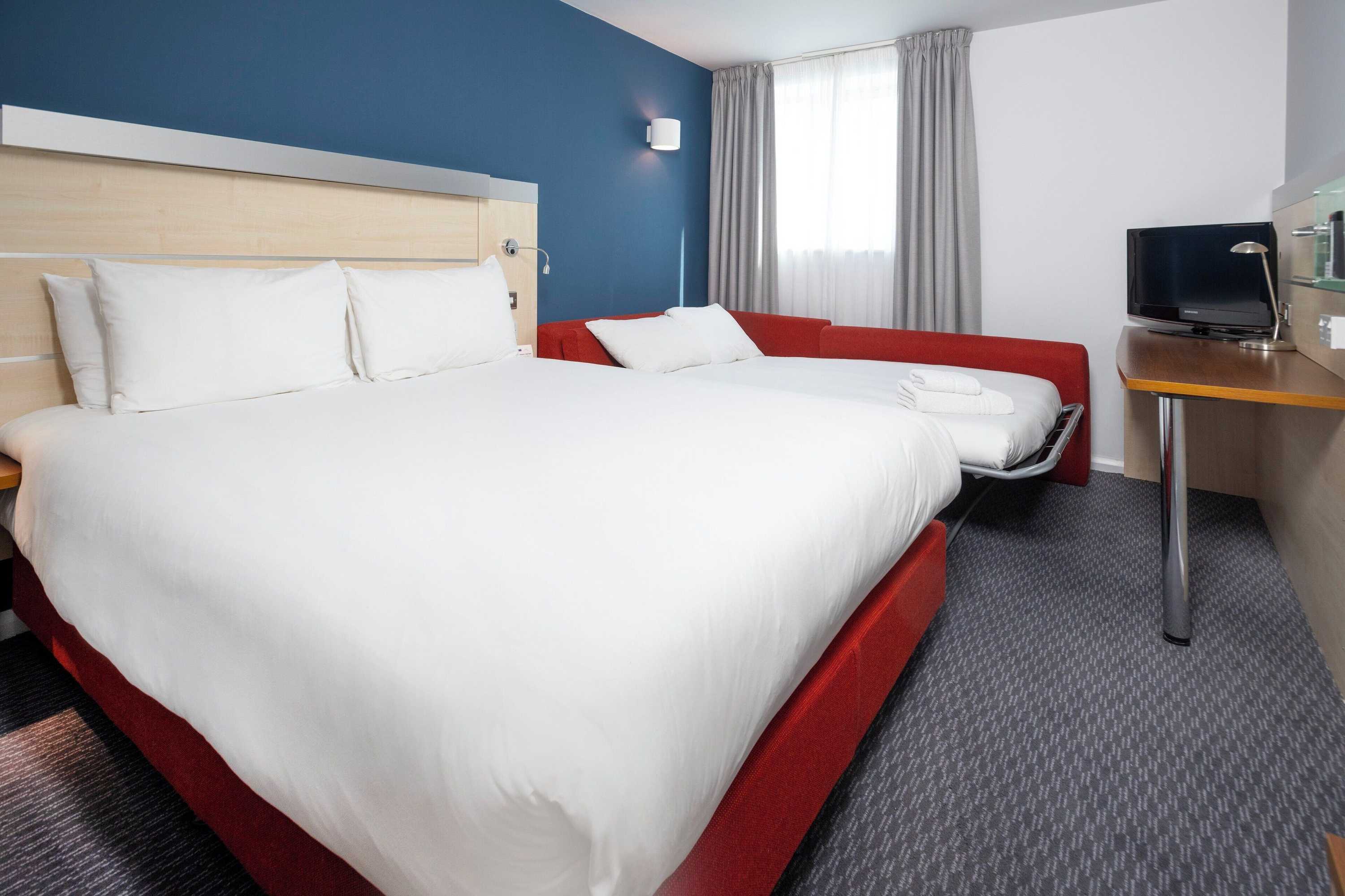 Gift card for Holiday Inn Express Swindon City Centre by Ihg Gift card for Holiday Inn Express Swindon City Centre by Ihg