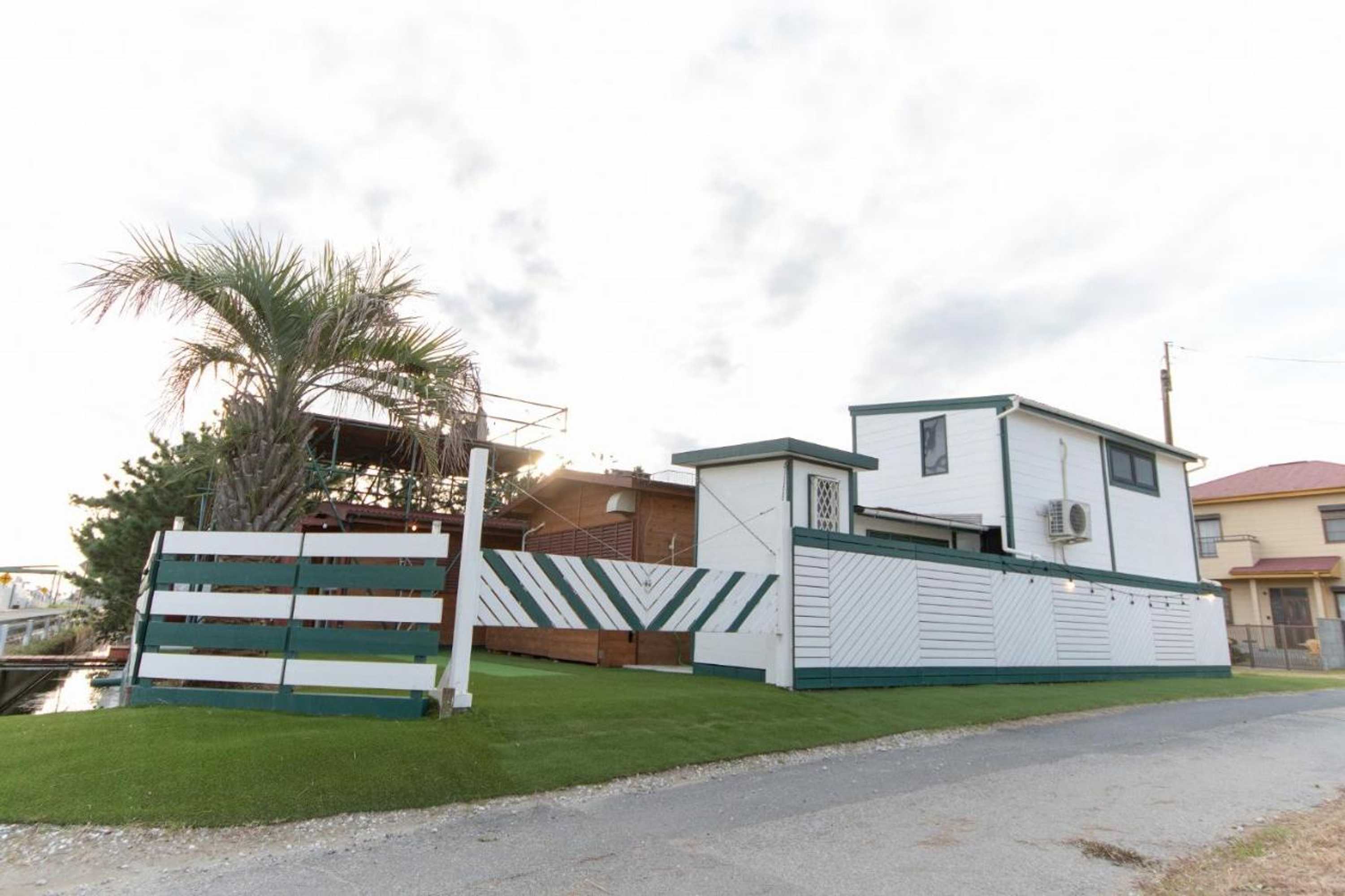 Gift card for 九十九里浜で最強に海に近い宿 無料の最新カラオケ&bbq付き