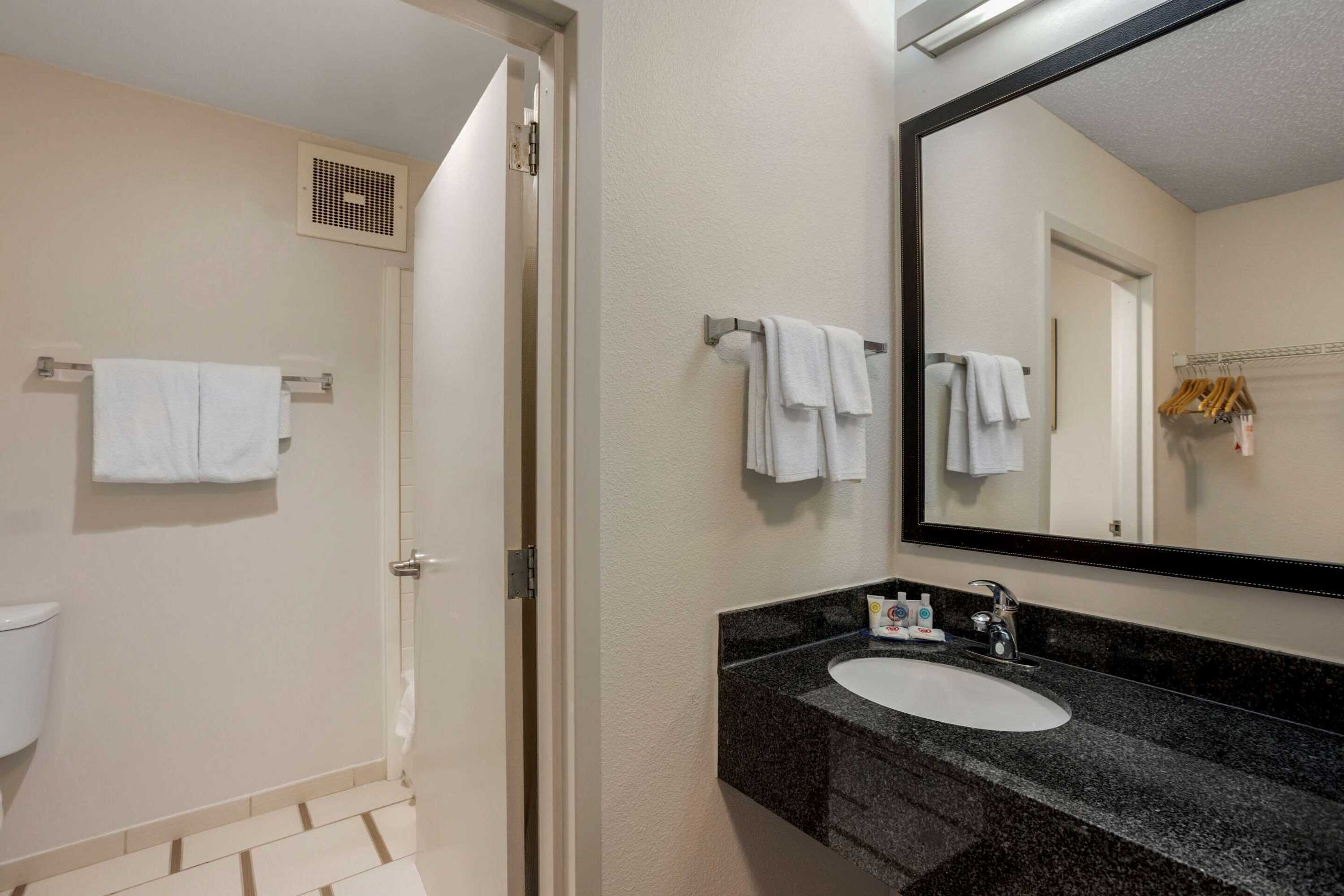 Gift card for Comfort Inn & Suites Mt Laurel-Philadelphia Gift card for Comfort Inn & Suites Mt Laurel-Philadelphia