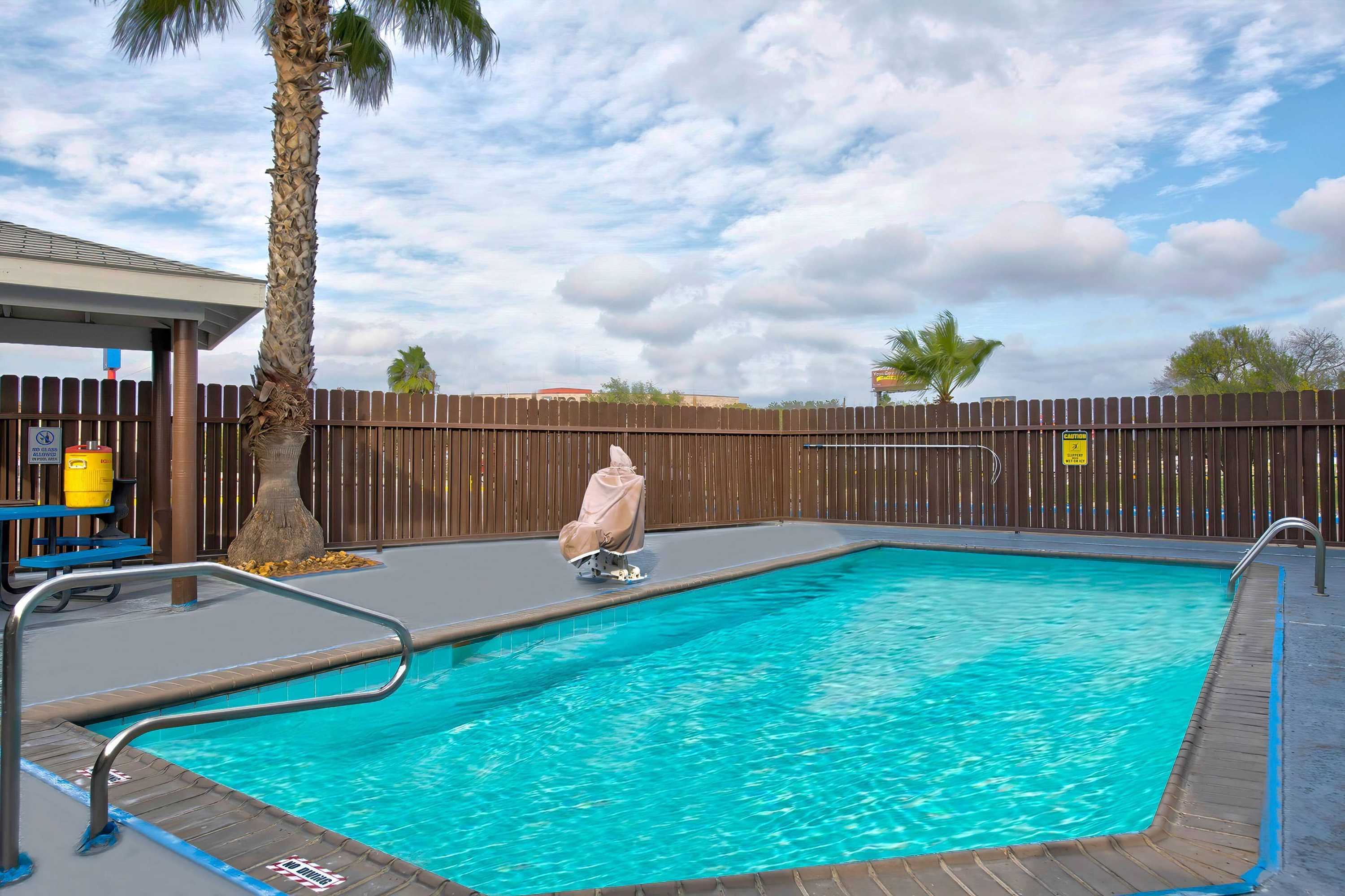 Gift card for Motel 6 Eagle Pass, TX - Lakeside Gift card for Motel 6 Eagle Pass, TX - Lakeside