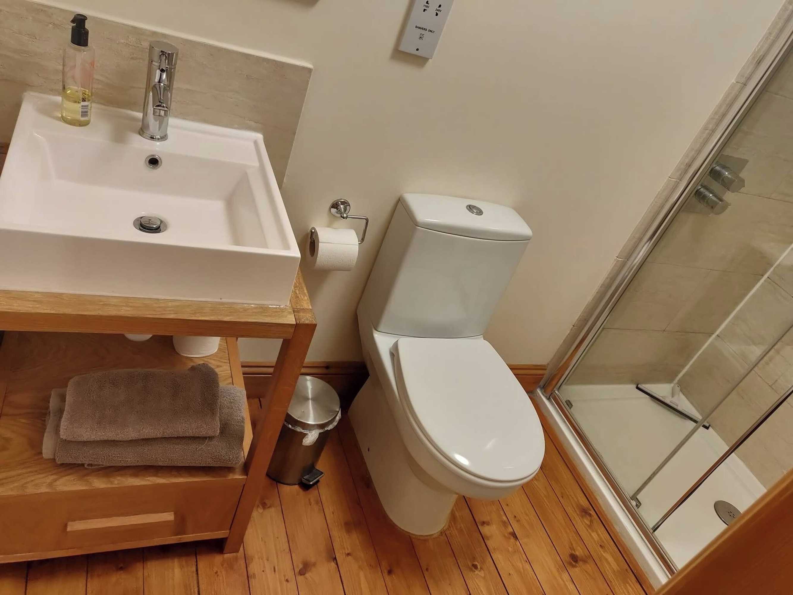Gift card for 3 BR Ensuite Cottage Private Garden & Parking Near St Neots Gift card for 3 BR Ensuite Cottage Private Garden & Parking Near St Neots