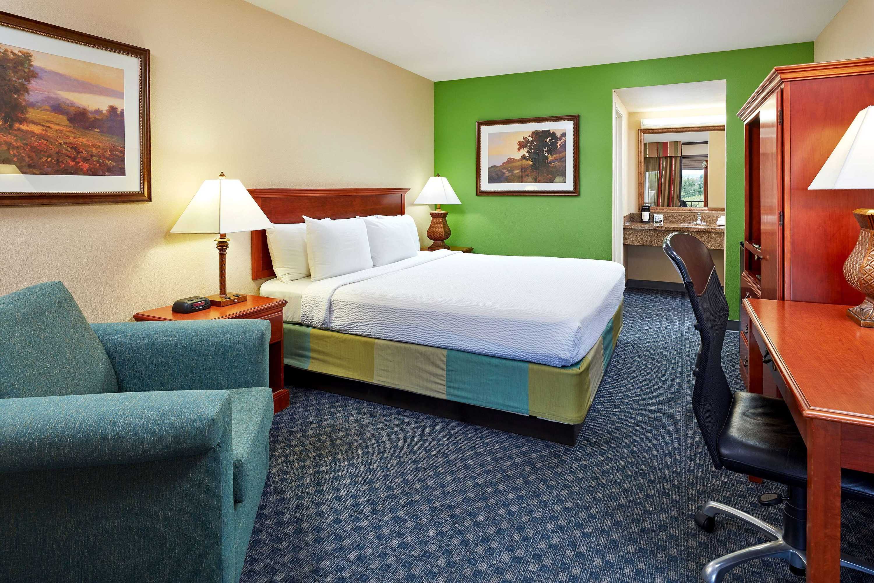 Gift card for La Quinta Inn & Suites by Wyndham Thousand Oaks-Newbury Park Gift card for La Quinta Inn & Suites by Wyndham Thousand Oaks-Newbury Park