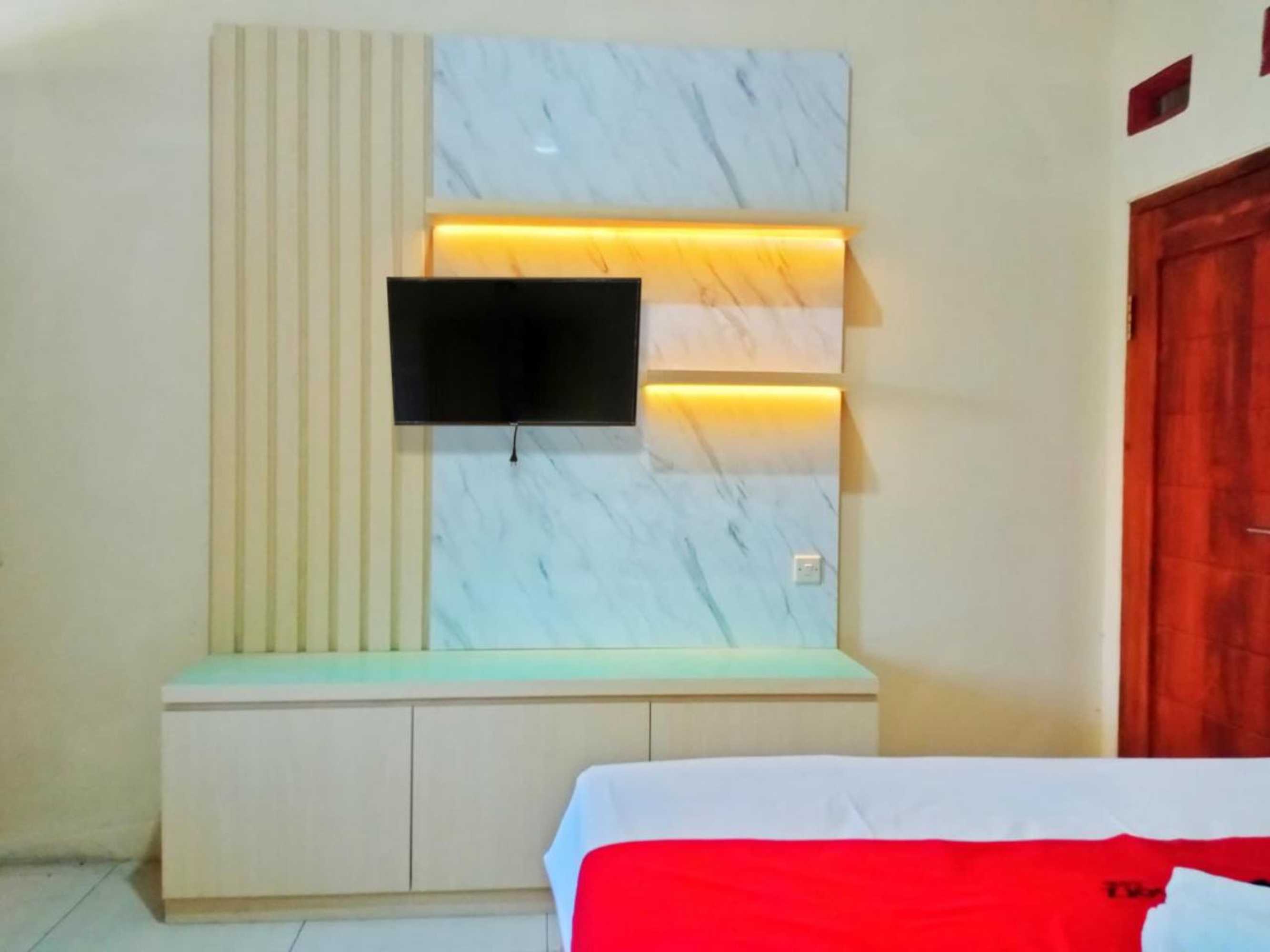 Gift card for Reddoorz Near Alun Alun Slawi