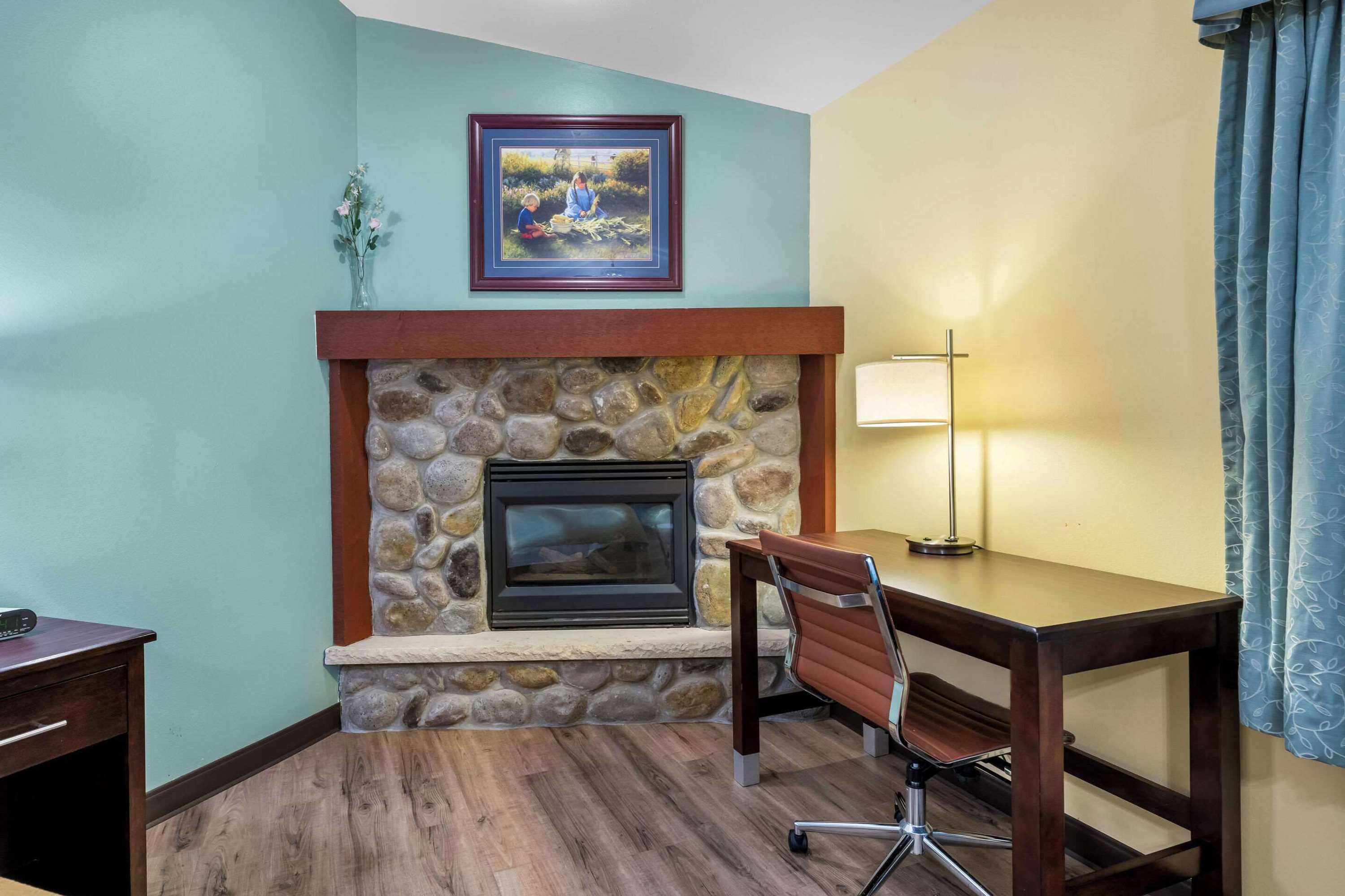 Gift card for Econo Lodge Inn & Suites Gift card for Econo Lodge Inn & Suites
